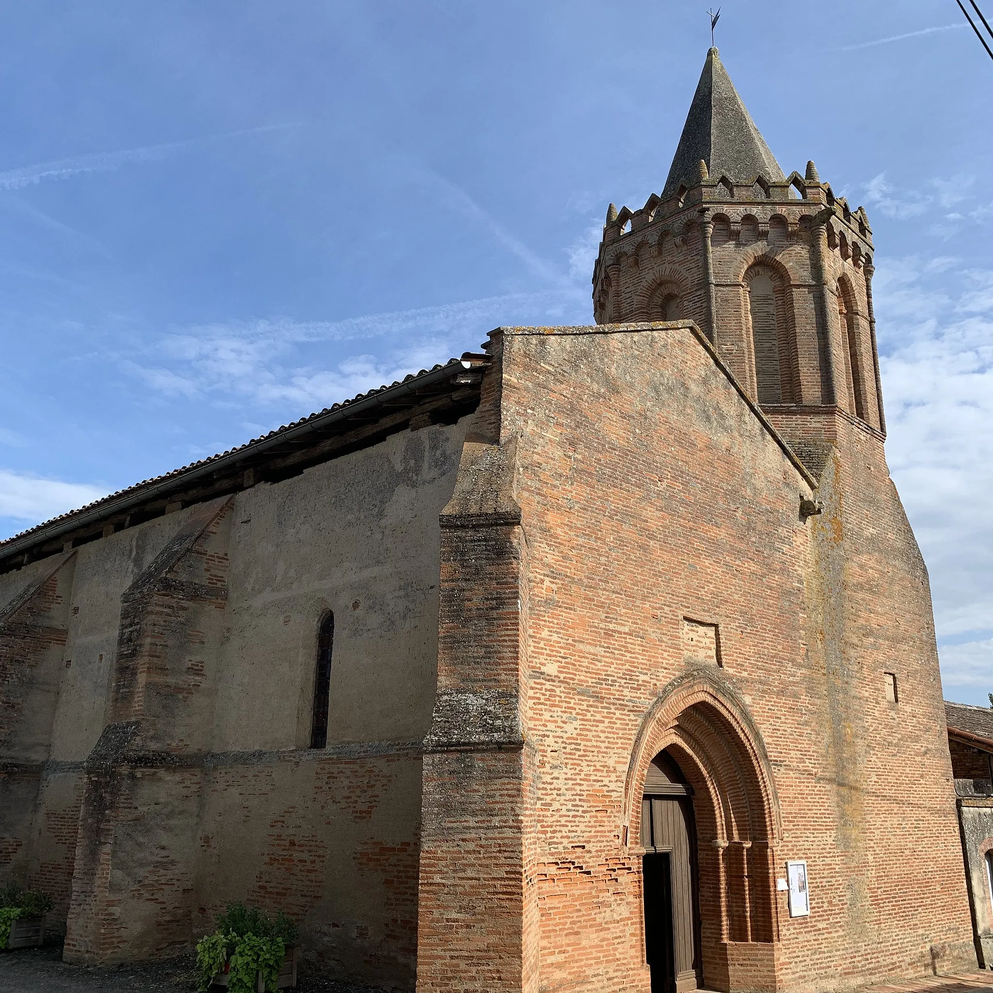 Photo showing: Église Saint-Jean-Baptiste de Larmont (porche)