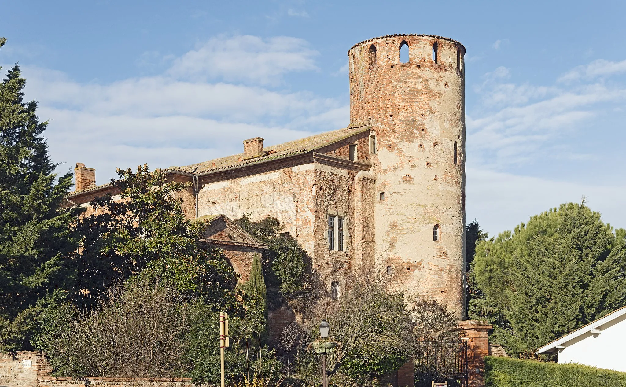 Photo showing: This building is inscrit au titre des monuments historiques de la France. It is indexed in the base Mérimée, a database of architectural heritage maintained by the French Ministry of Culture, under the reference PA00094366 .