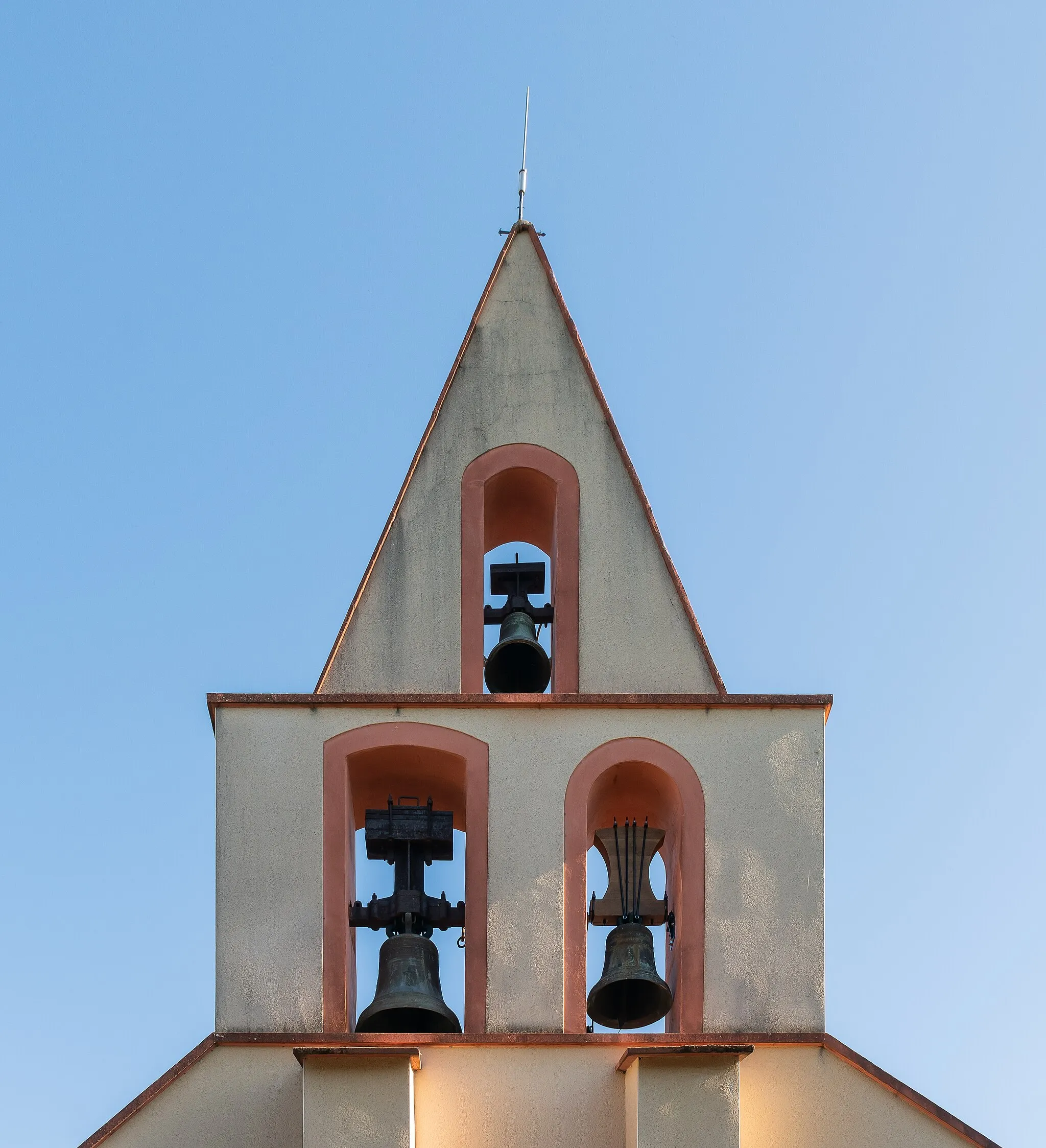 Photo showing: Bell tower of the Mary Magdalene church in Le Pin-Murelet, Haute-Garonne, France