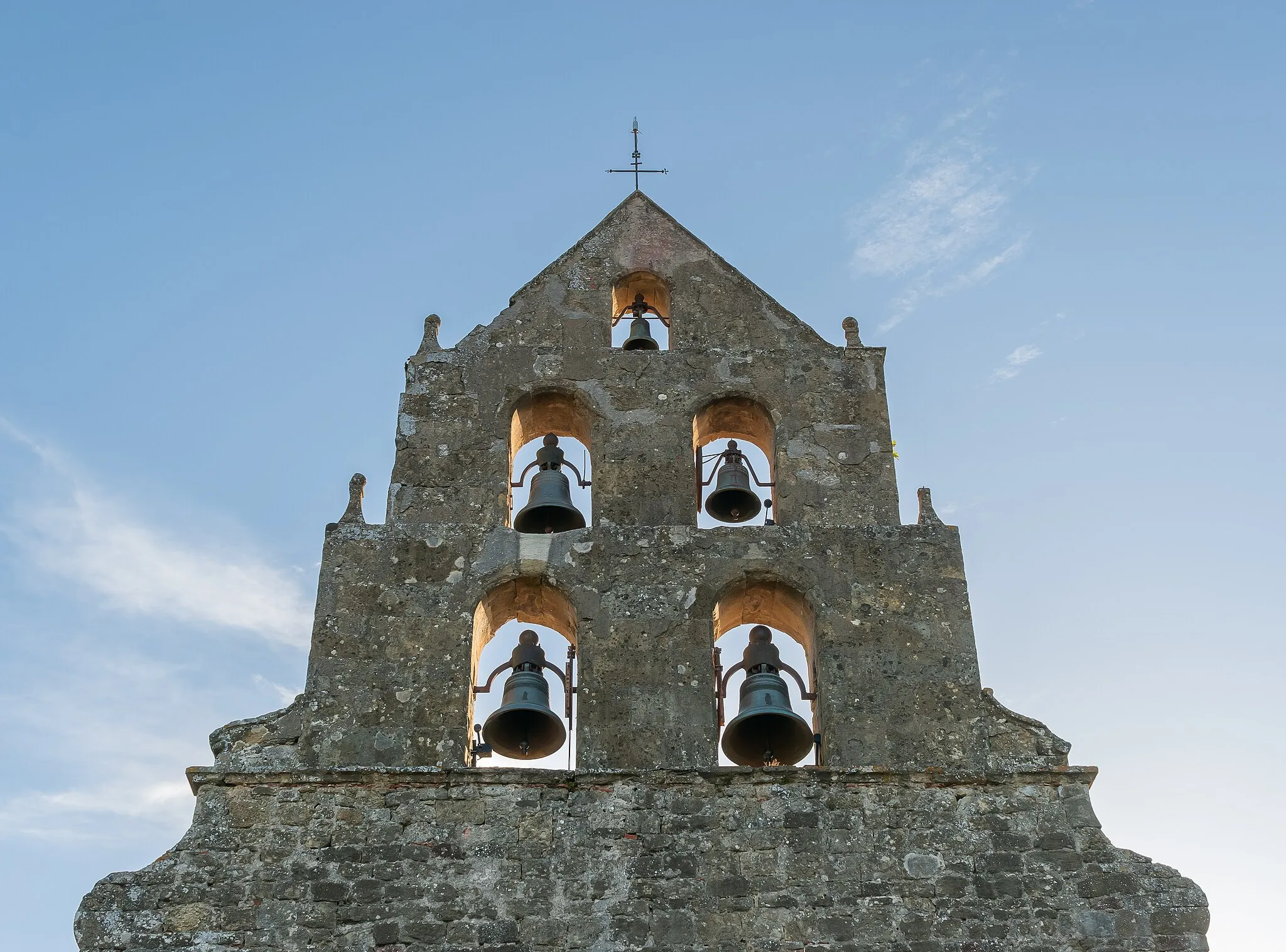 Photo showing: Bell tower of the Saint Paul church in Lussan-Adeilhac, Haute-Garonne, France