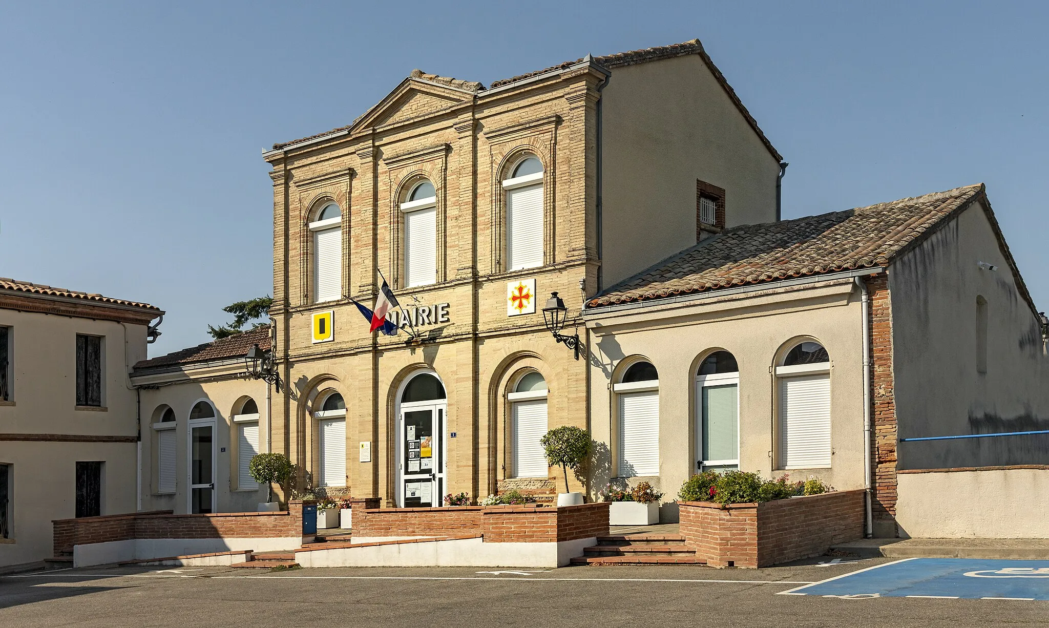 Photo showing: Montjoire,  Haute-Garonne, France - Town hall