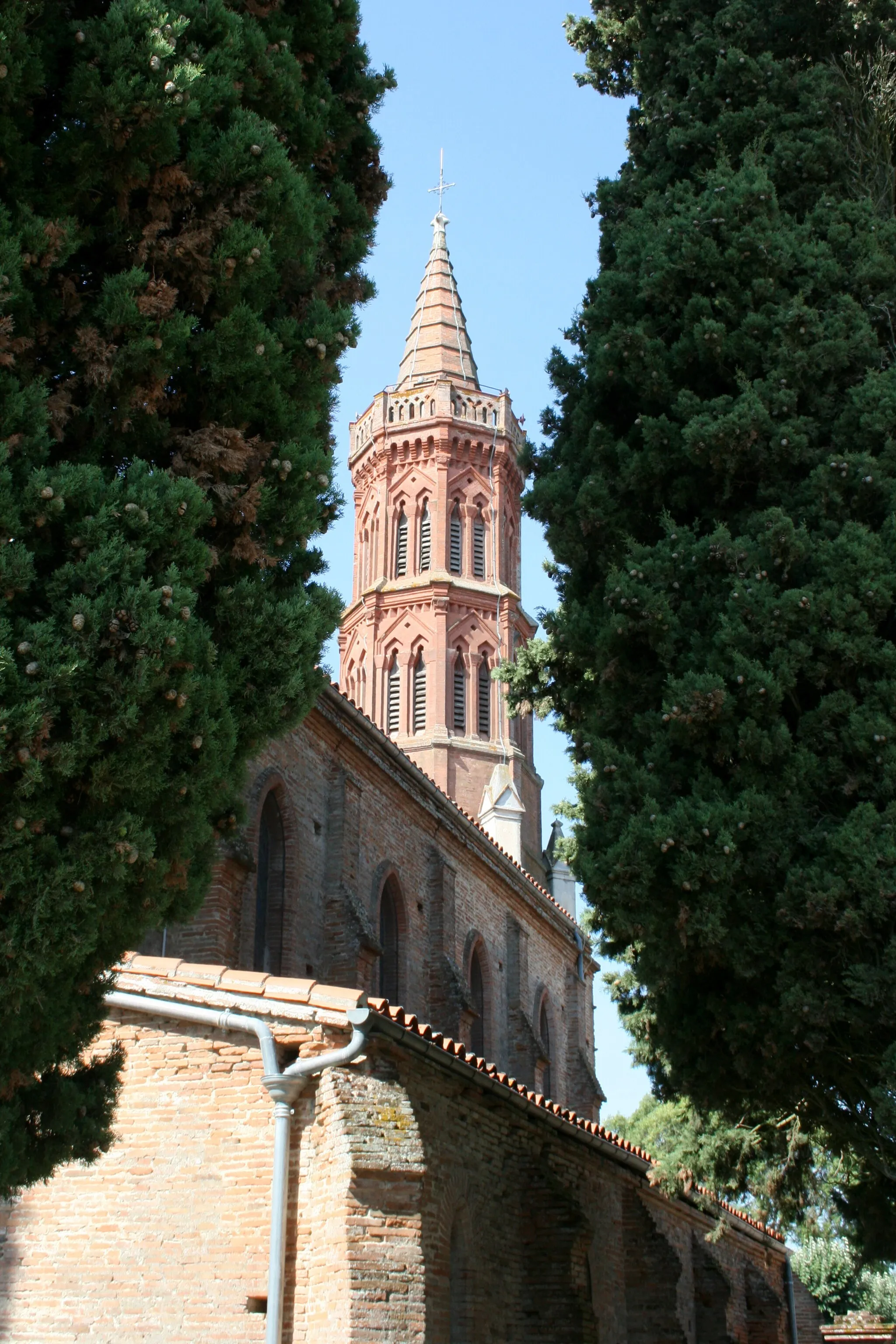 Photo showing: Église Saint Michel de Montbrun-Lauragais, vue du nord-est