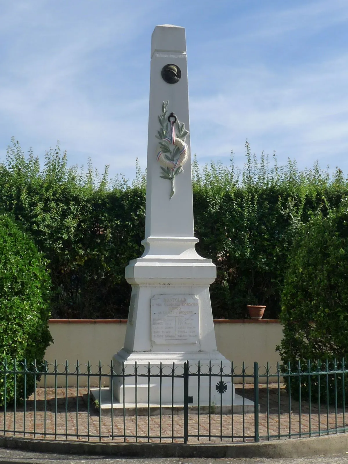 Photo showing: Monument aux morts, Montclar-Lauragais, Haute-Garonne, France