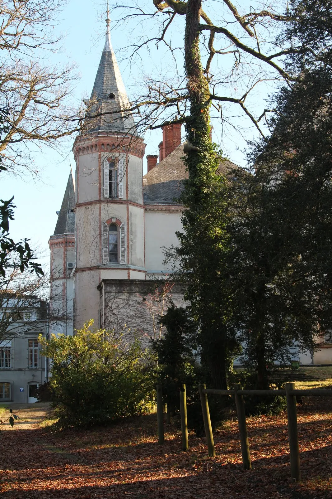 Photo showing: Château d'Aufréry