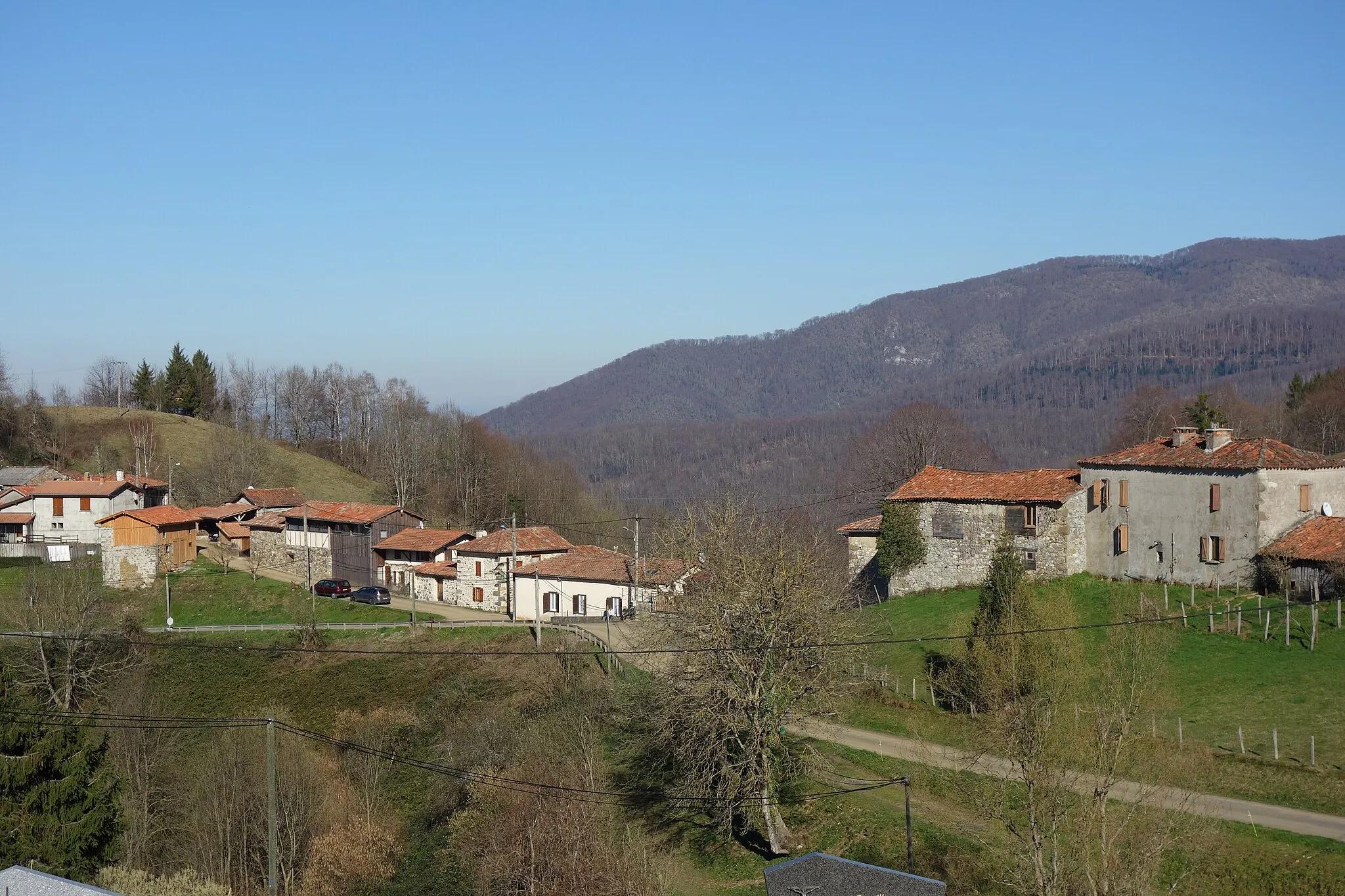 Photo showing: Vue de la partie est du village, depuis le cimetière.