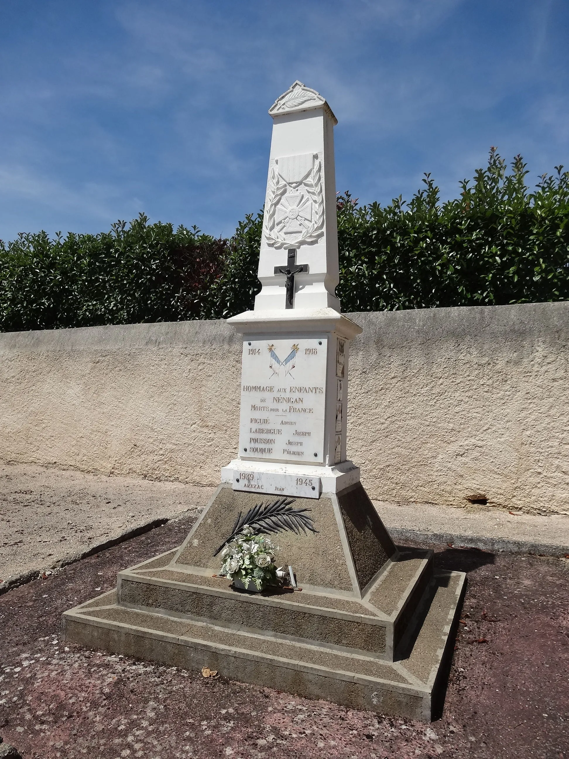 Photo showing: Monument aux morts de Nénigan