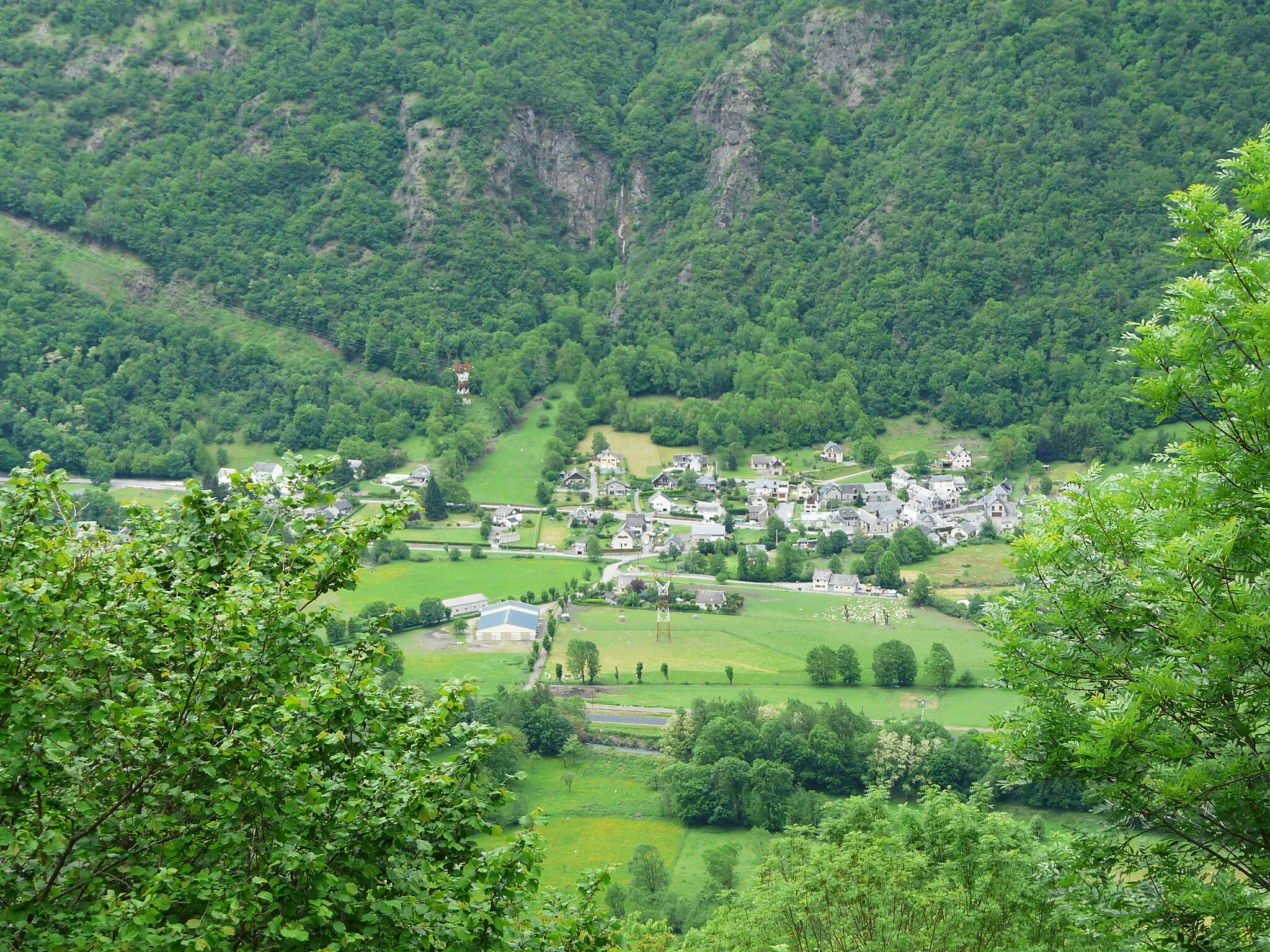 Photo showing: Le village de Moustajon en vallée de Luchon, Haute-Garonne, France.