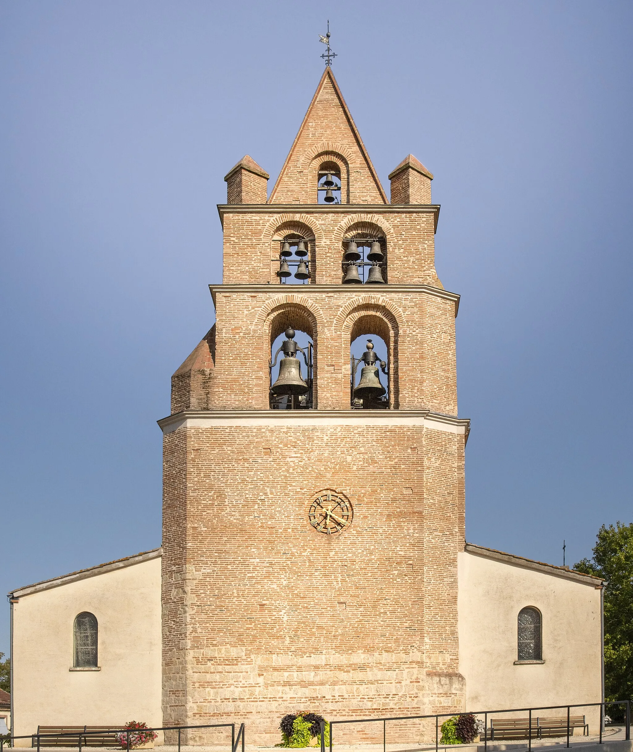 Photo showing: Paulhac, Haute-Garonne France -  Church of Our Lady - Bell gable