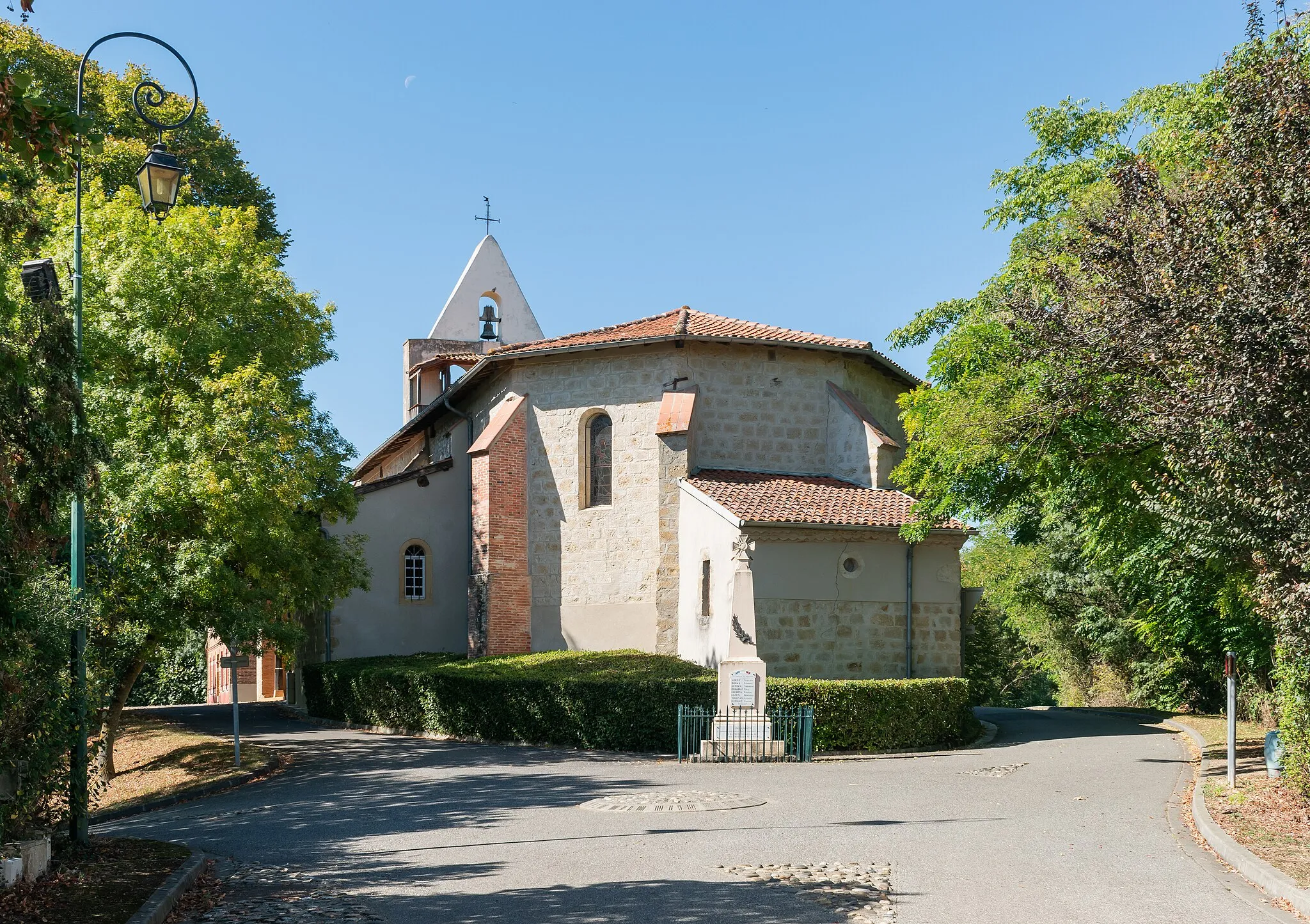 Photo showing: Holy Cross church in Sénarens, Haute-Garonne, France