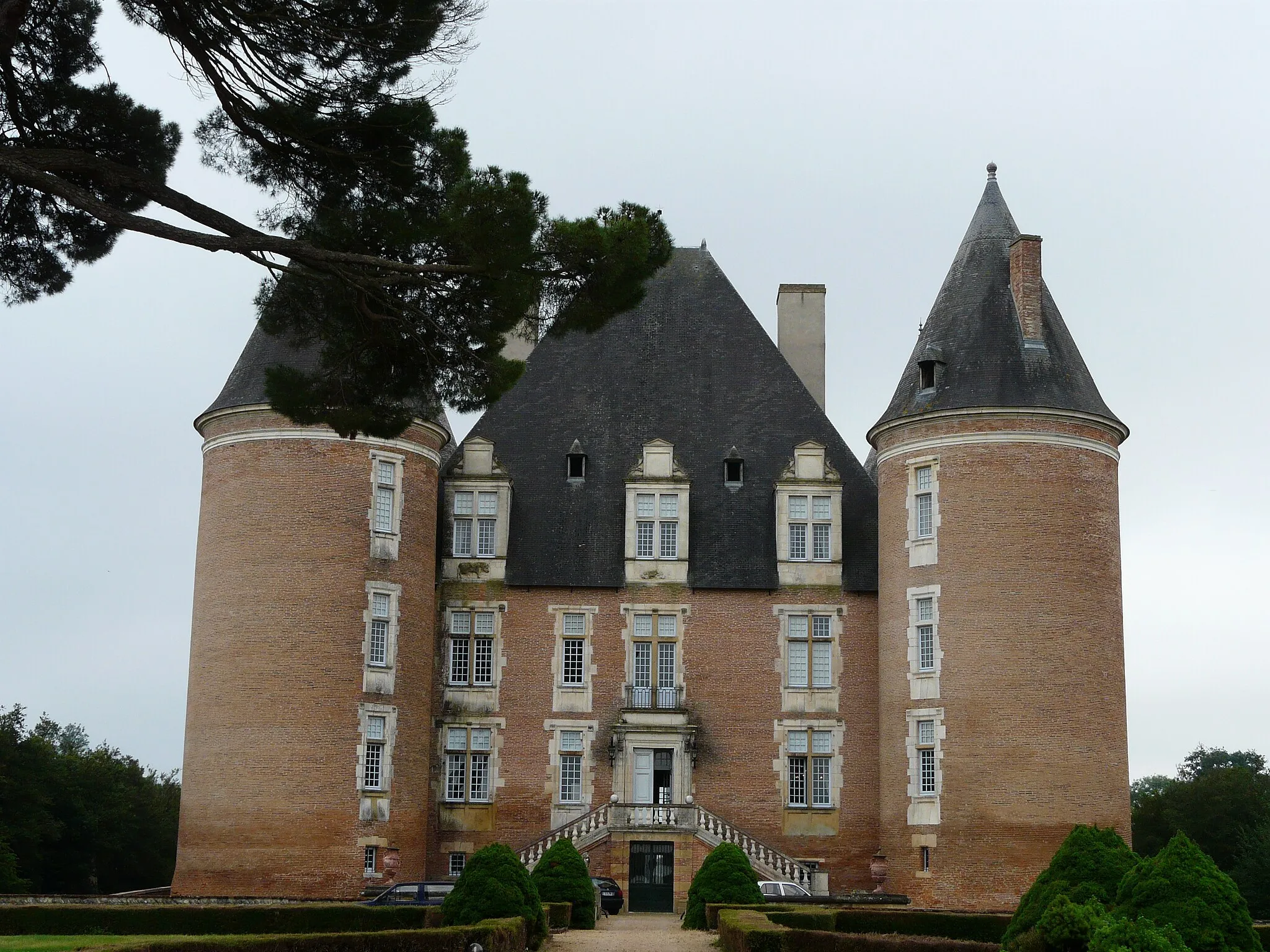 Photo showing: Le château de Saint-Élix-le-Château, Haute-Garonne, France.