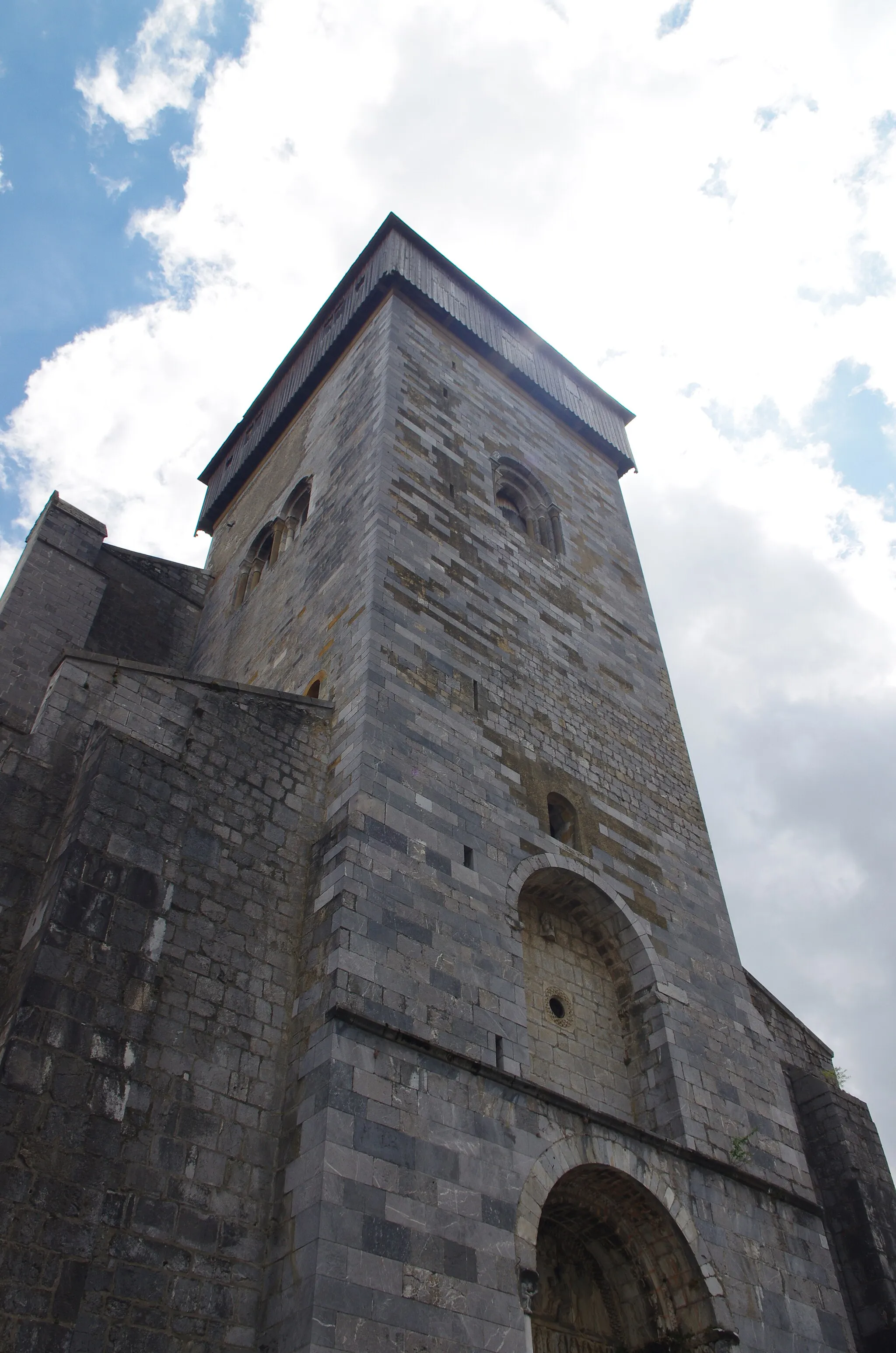 Photo showing: Carhédrale Sainte-Marie - Saint-Bertrand-de-Commingues