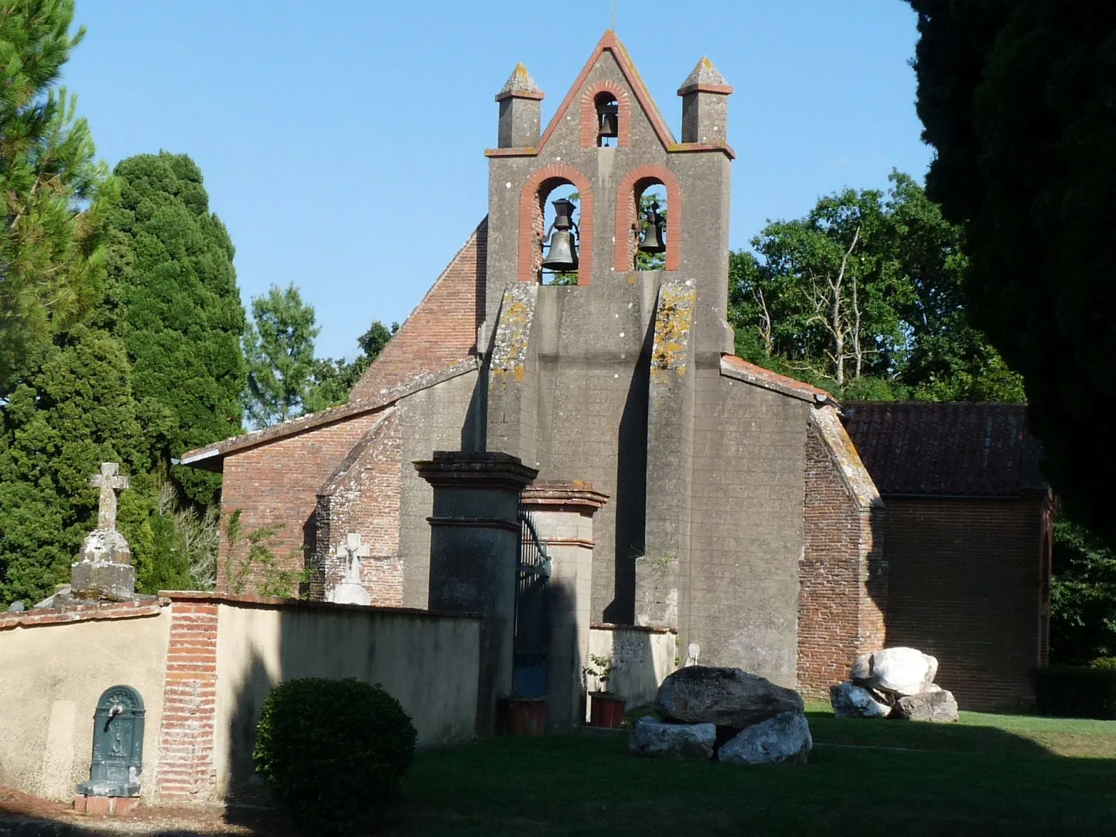 Photo showing: Eglise de Pouze, Haute-Garonne, France