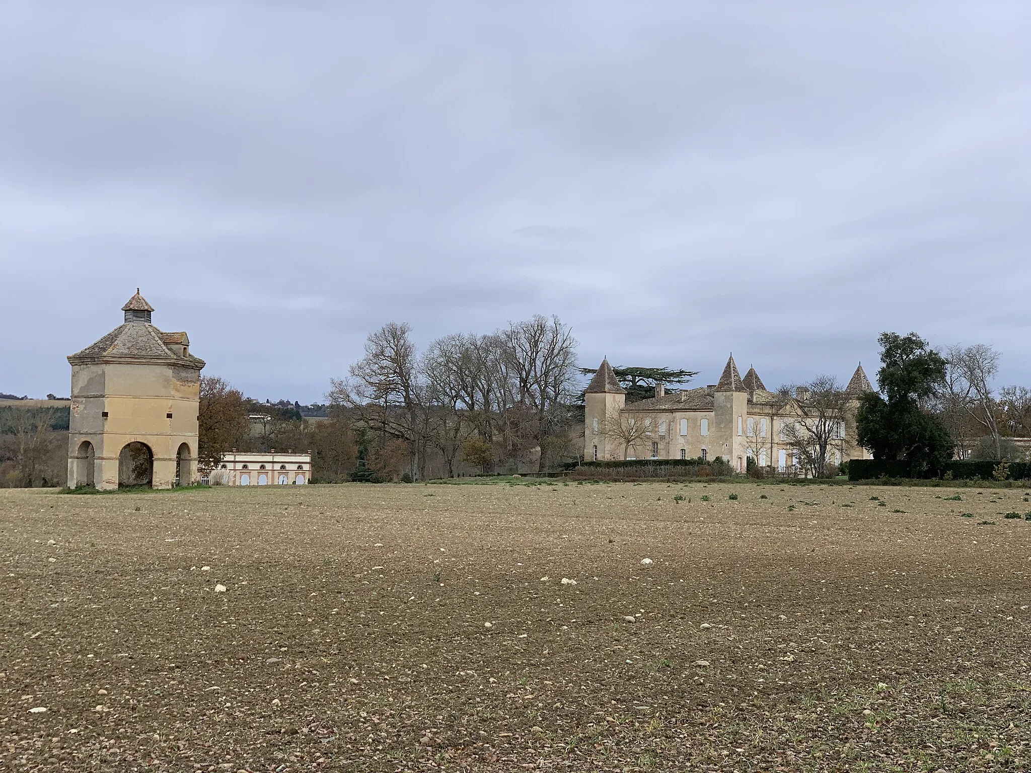 Photo showing: Château et pigeonnier de Las Néous à Pradère-les-Bourguets (Haute-Garonne)