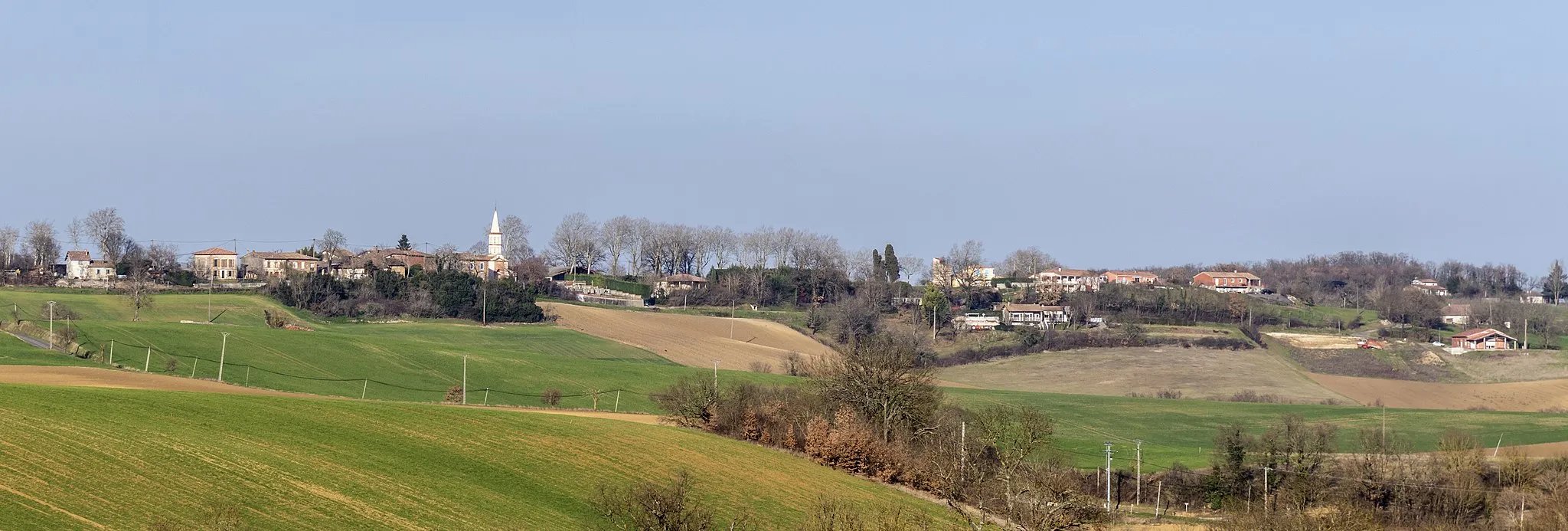 Photo showing: Puysségur, Haute-Garonne, France, South exposure.