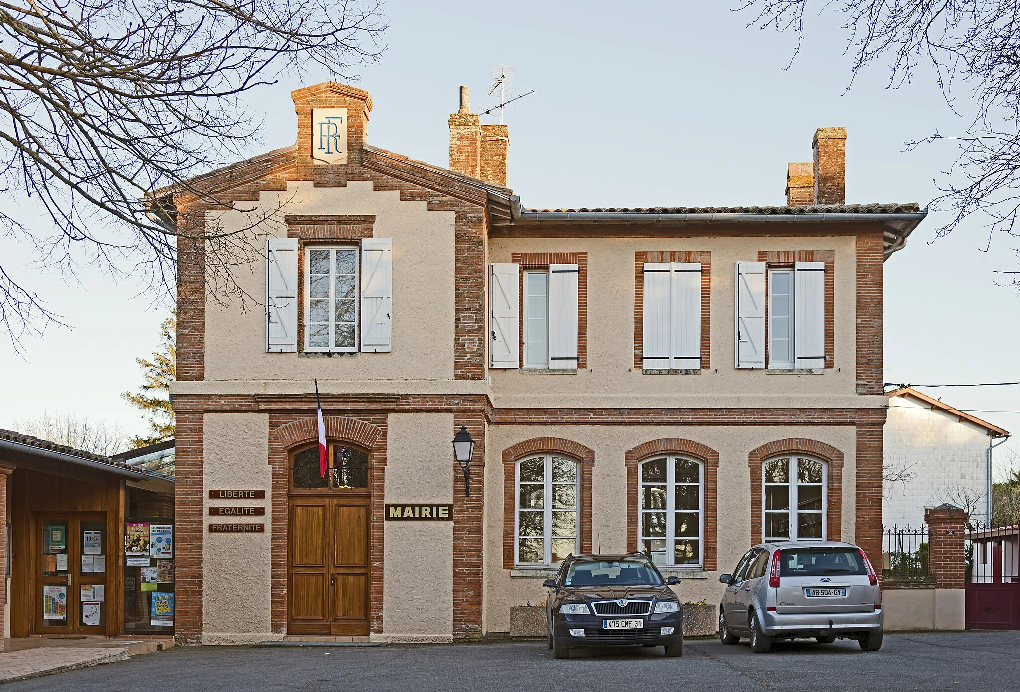 Photo showing: Saint-Marcel-Paulel, Haute-Garonne, France. Facade of Town hall.