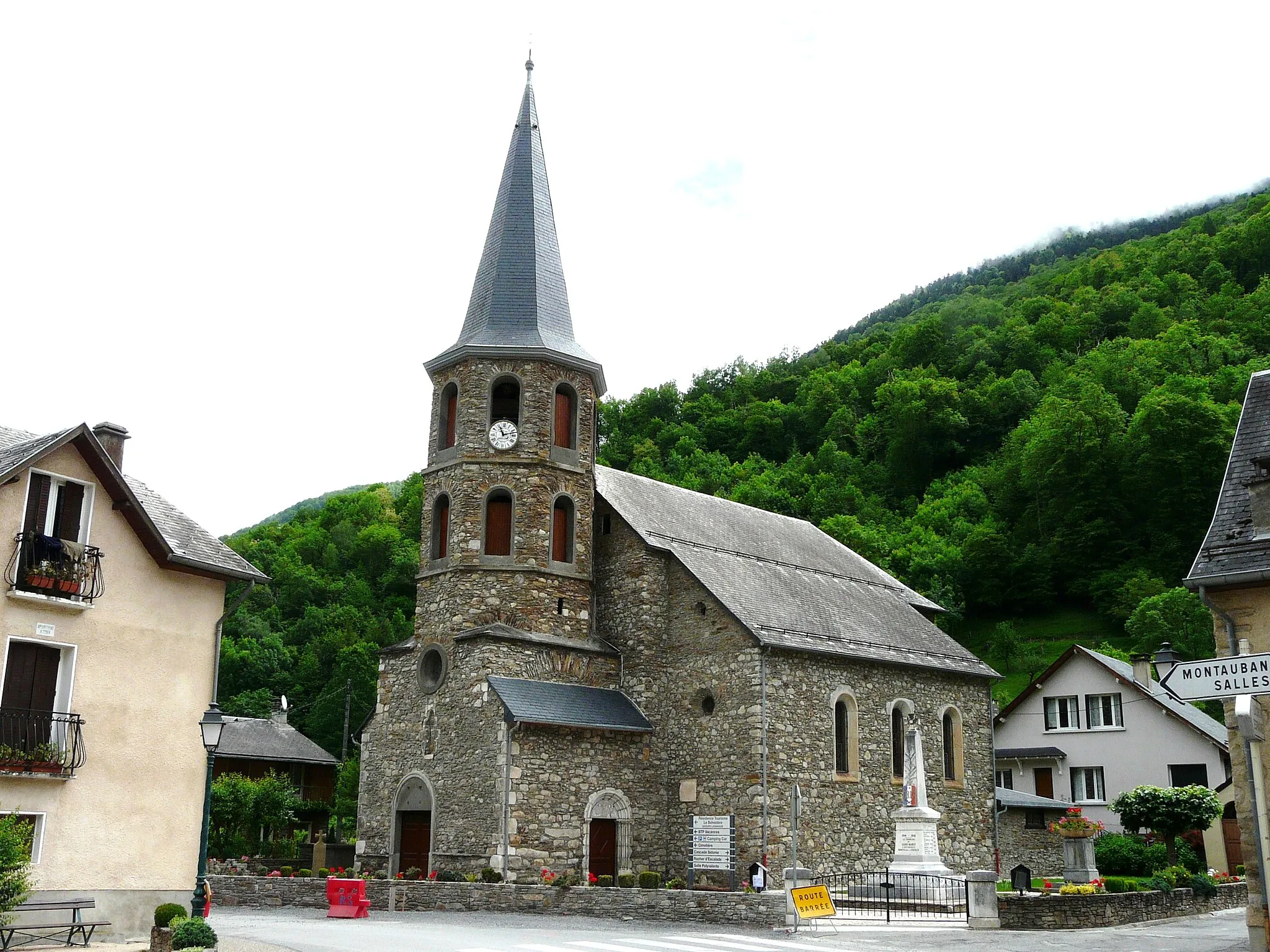 Photo showing: L'église de Saint-Mamet, Haute-Garonne, France.