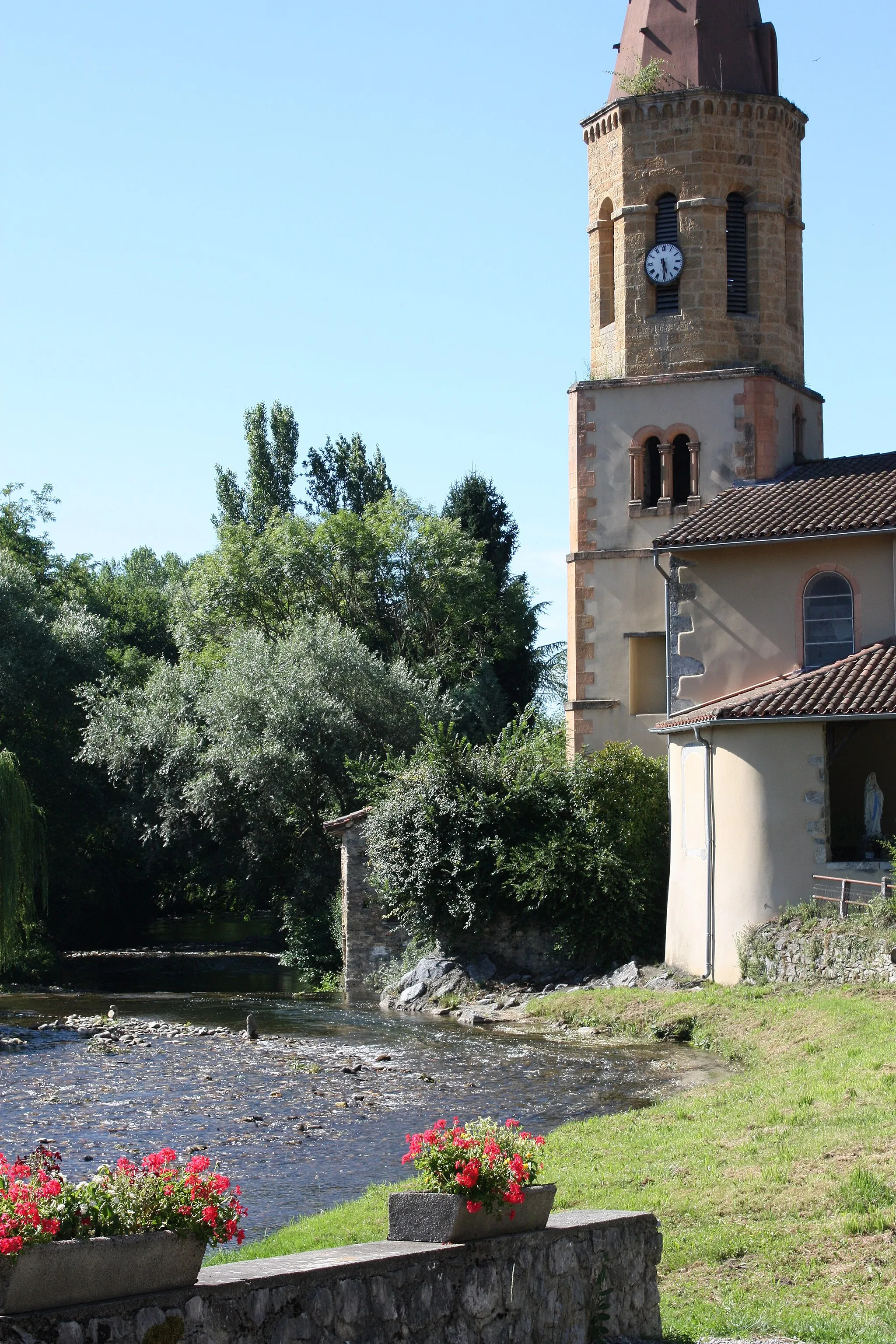 Photo showing: Soueich - Eglise Sainte-Eulalie
L'église au bord du Ger