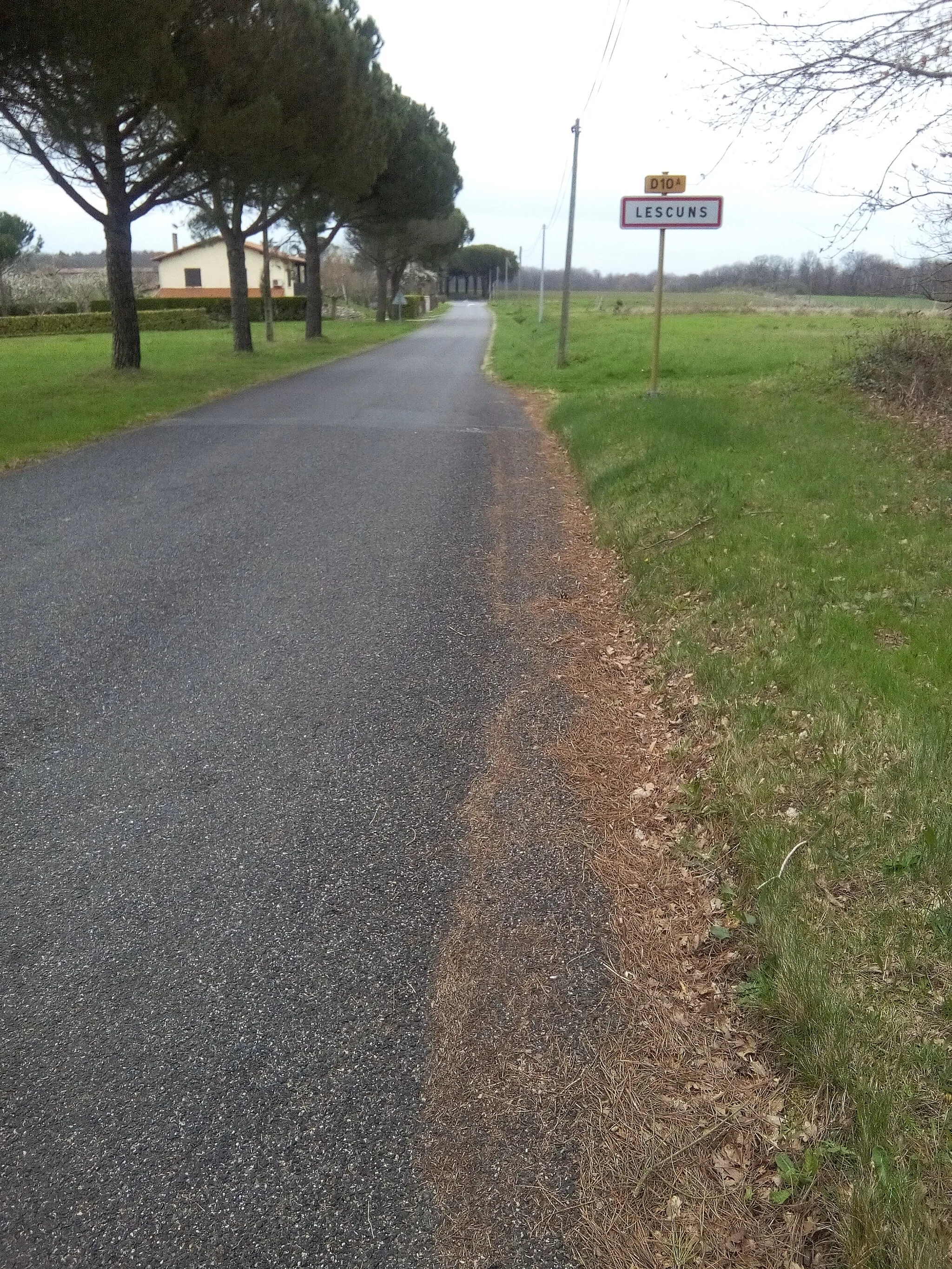 Photo showing: entrée du village de Lescuns