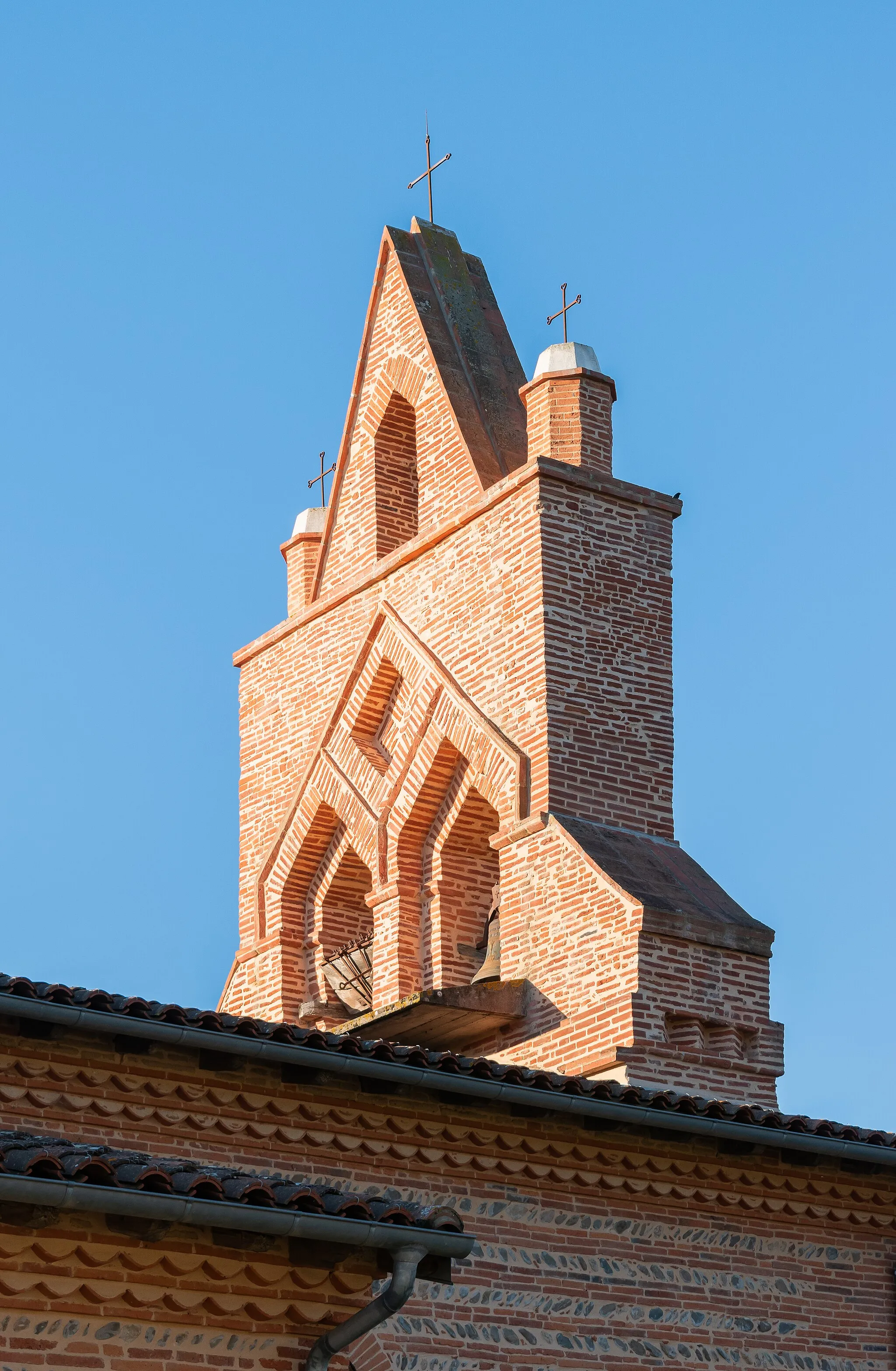 Photo showing: Bell tower of the Saint Anne church in La Salvetat, commune of Sainte-Foy-de-Peyrolières, Haute-Garonne, France