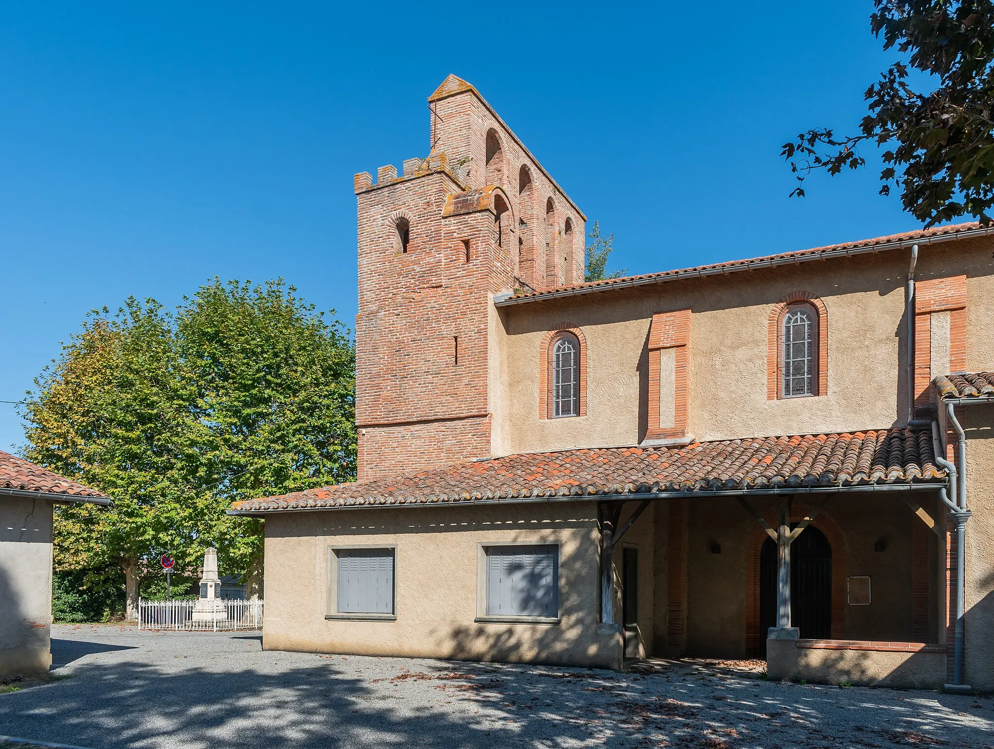 Photo showing: This building is inscrit au titre des monuments historiques de la France. It is indexed in the base Mérimée, a database of architectural heritage maintained by the French Ministry of Culture, under the reference PA00094481 .