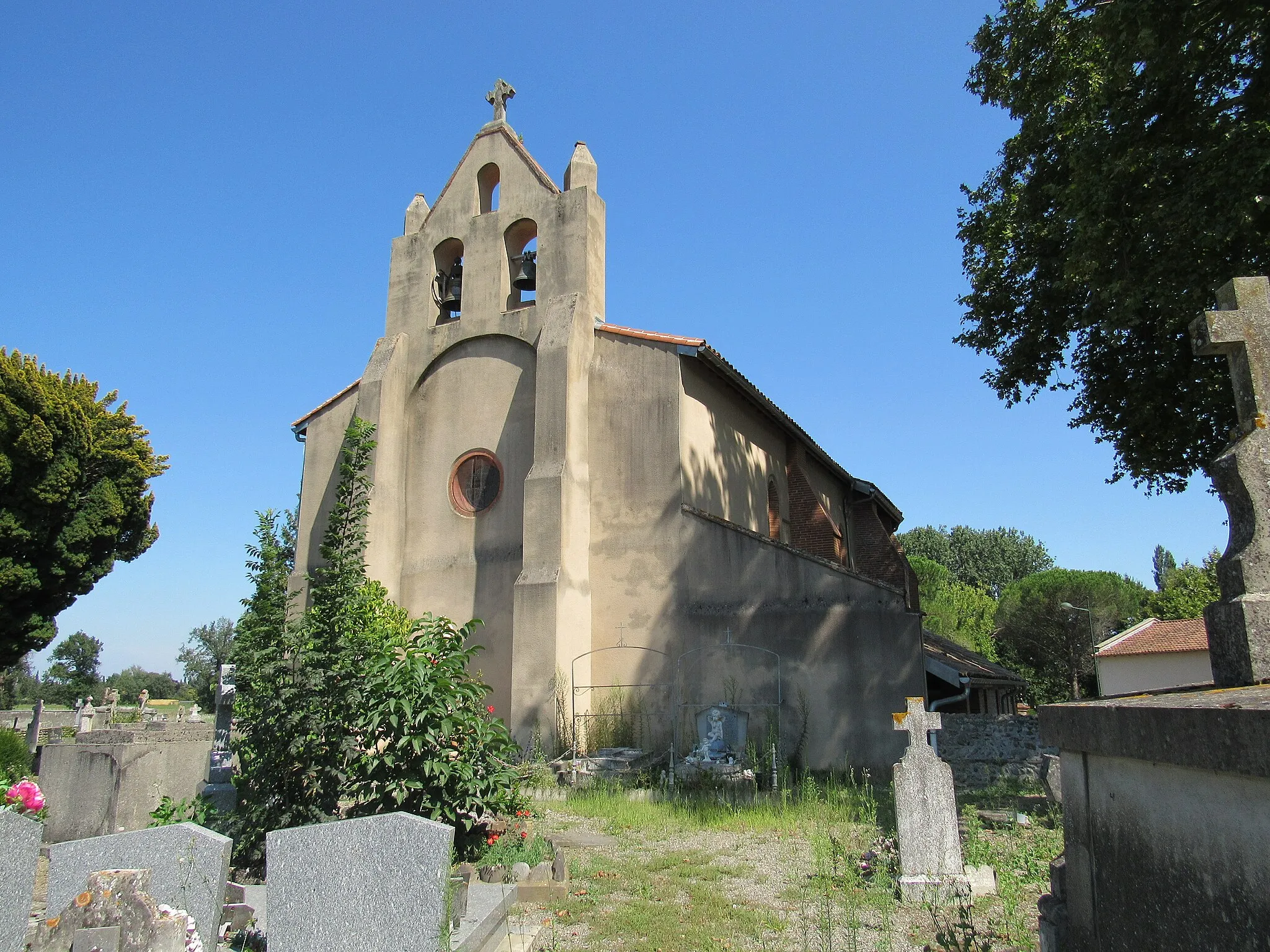 Photo showing: église Saint Pierre