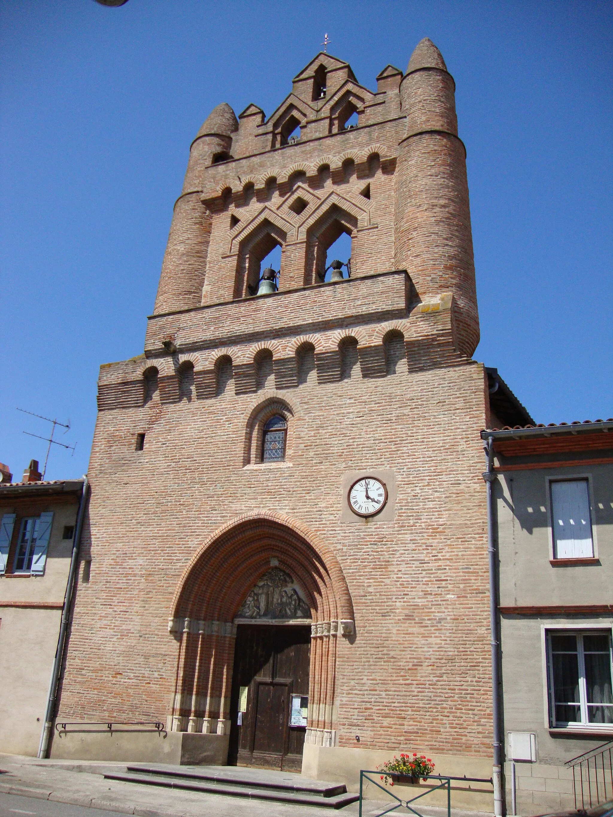 Photo showing: This building is inscrit au titre des monuments historiques de la France. It is indexed in the base Mérimée, a database of architectural heritage maintained by the French Ministry of Culture, under the reference PA00094663 .