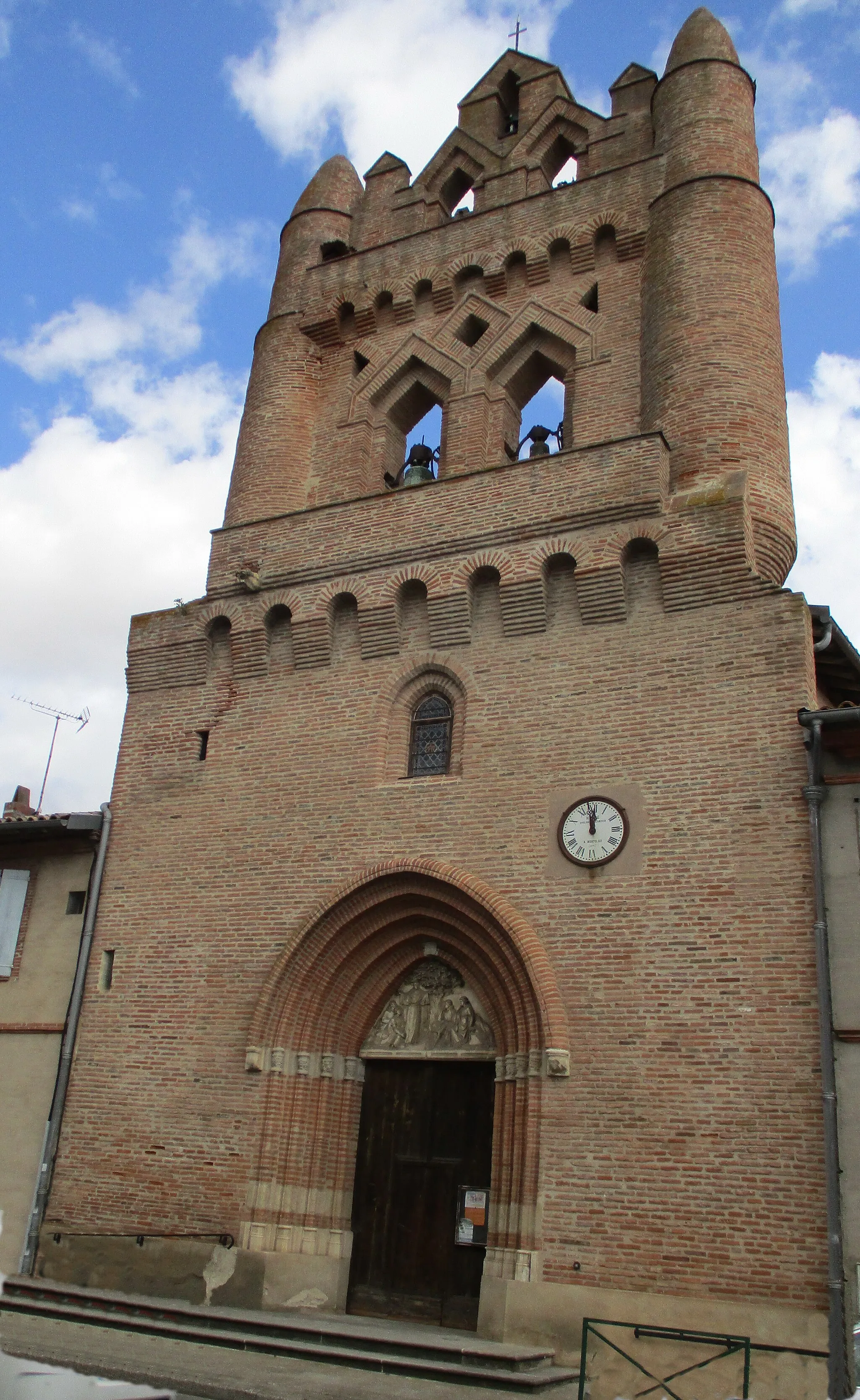 Photo showing: This building is inscrit au titre des monuments historiques de la France. It is indexed in the base Mérimée, a database of architectural heritage maintained by the French Ministry of Culture, under the reference PA00094663 .