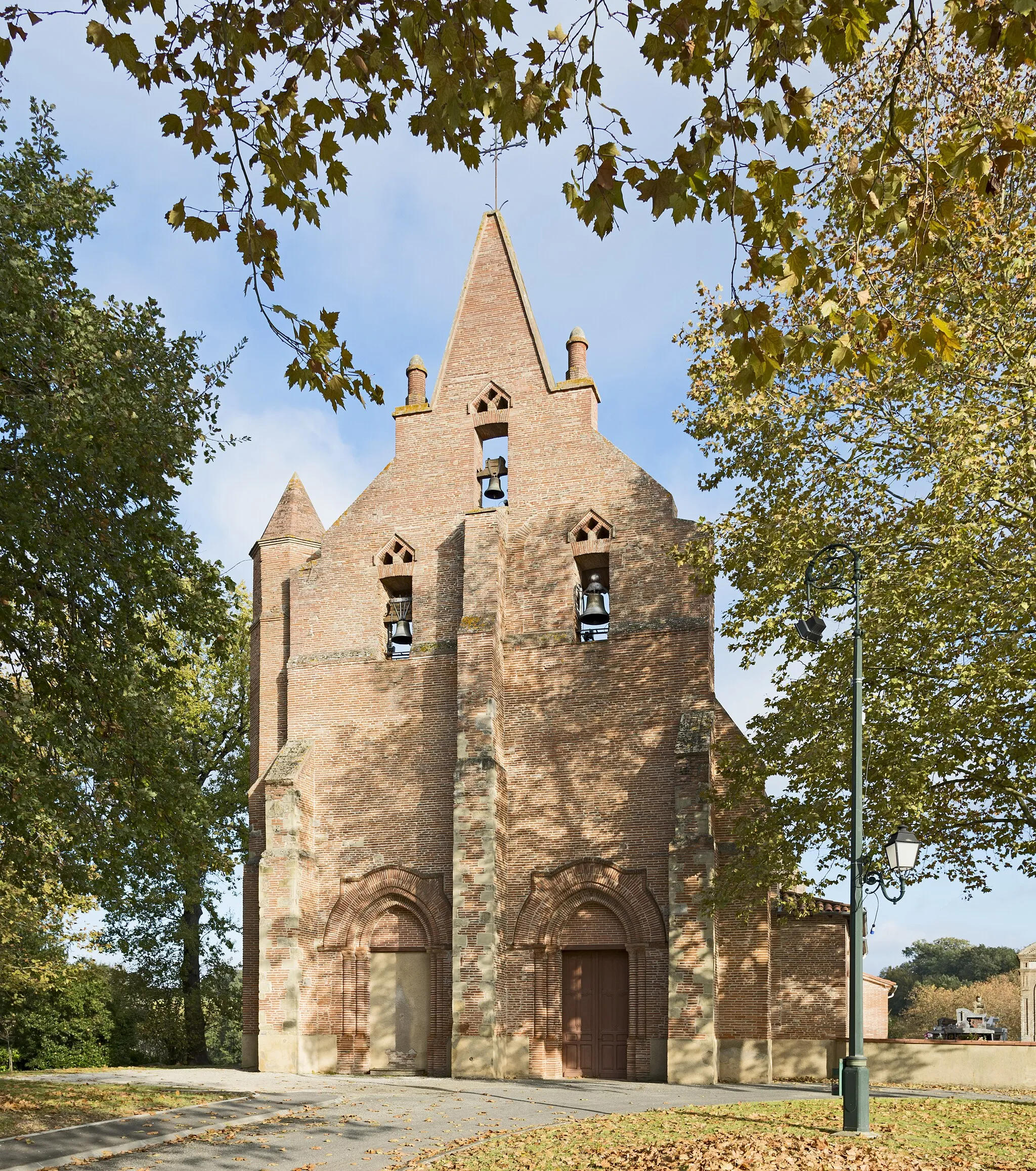 Photo showing: Villariès Haute-Garonne, France. The church (fifteenth century).