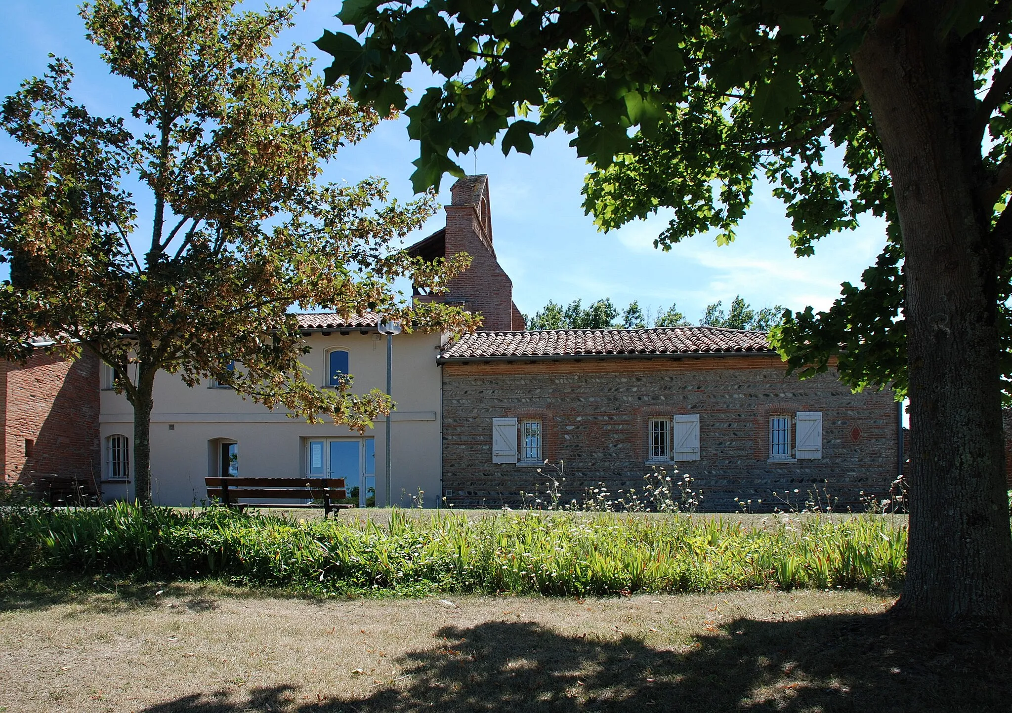 Photo showing: Bibliothèque de Vigoulet-Auzil, côté entrée au nord