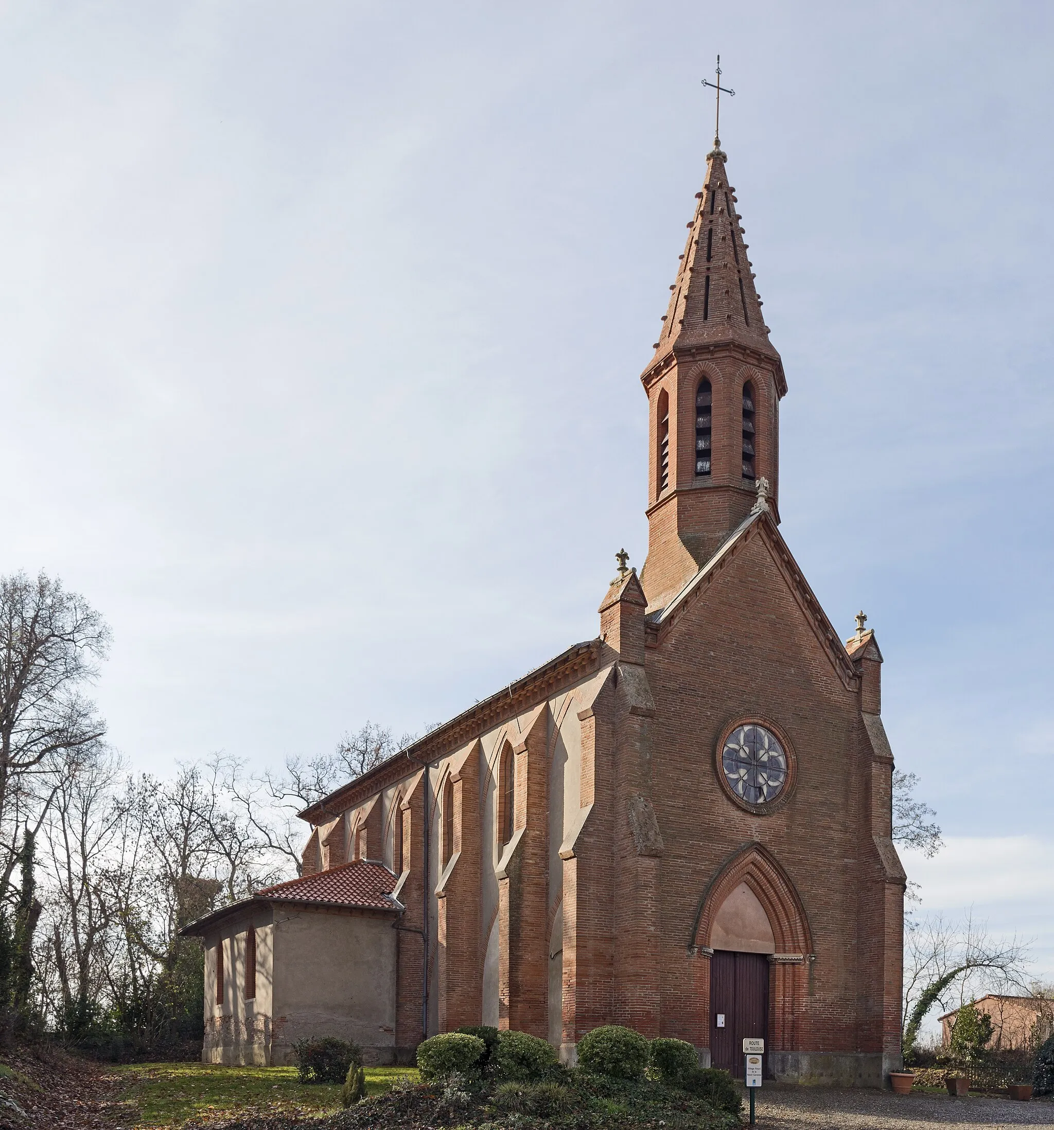 Photo showing: Saint Martin Church in Vallesvilles, Haute-Garonne, France.