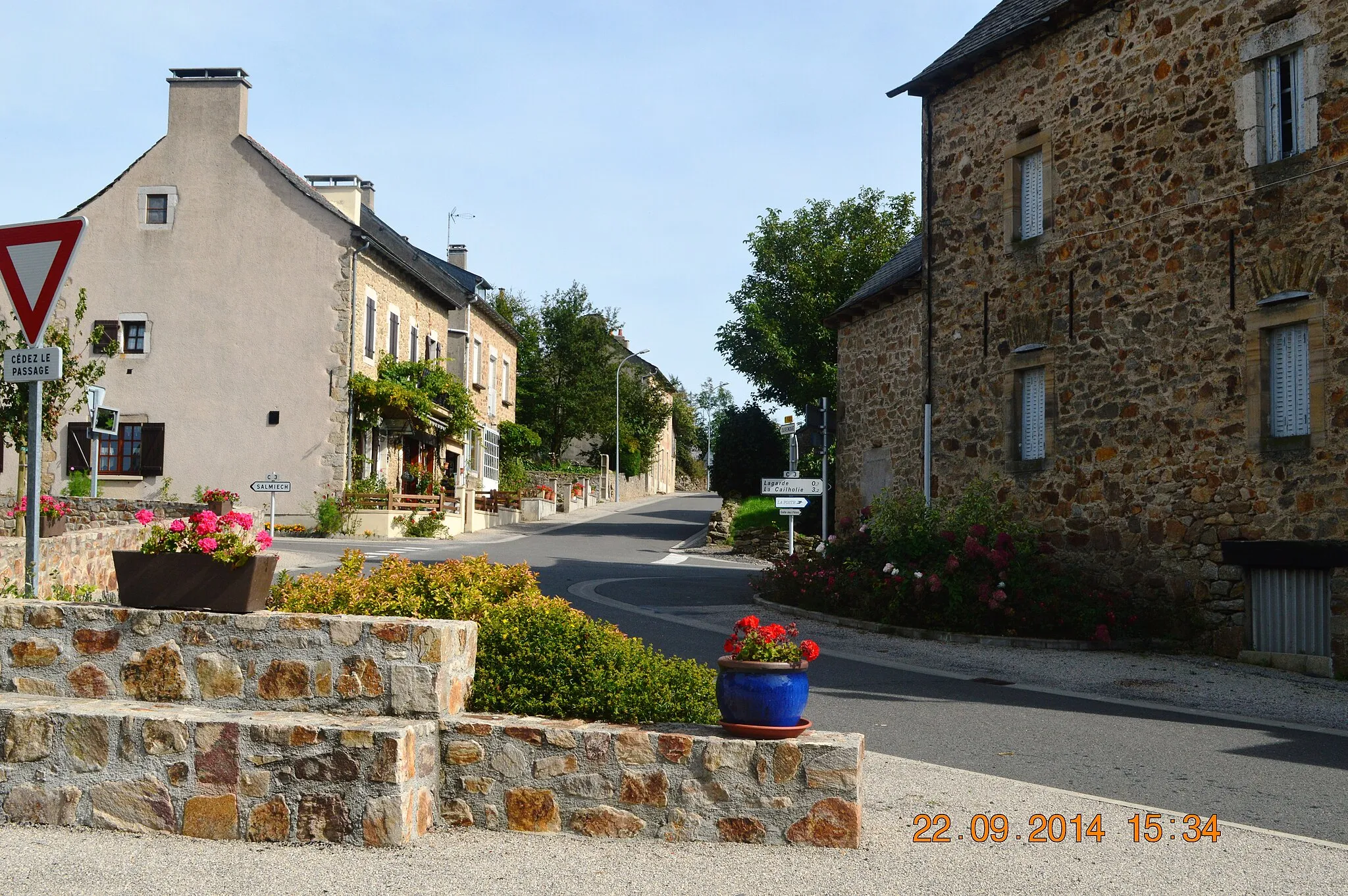 Photo showing: A street in Auriac-Lagast
