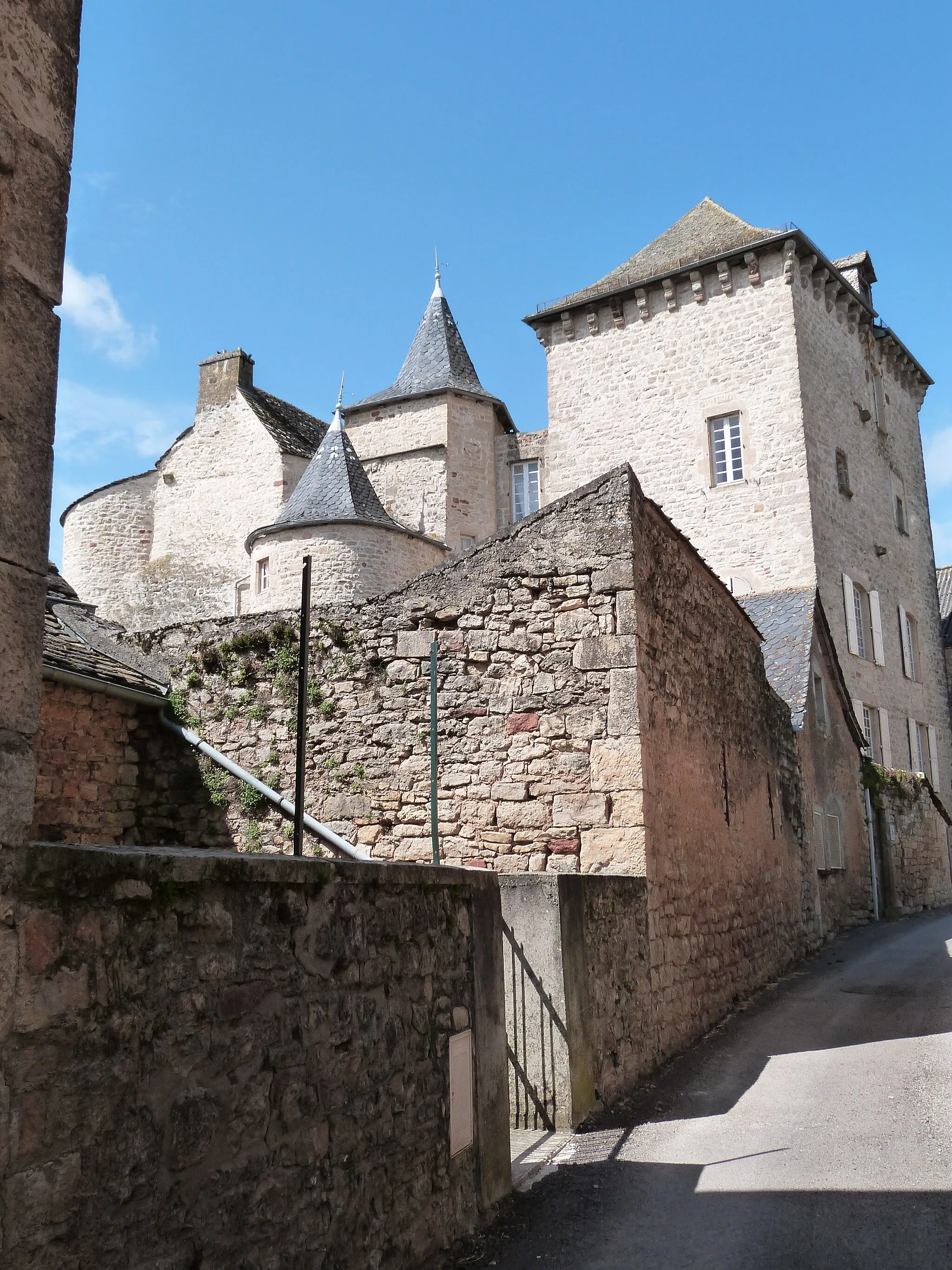 Photo showing: Vue de la rue de la Tour