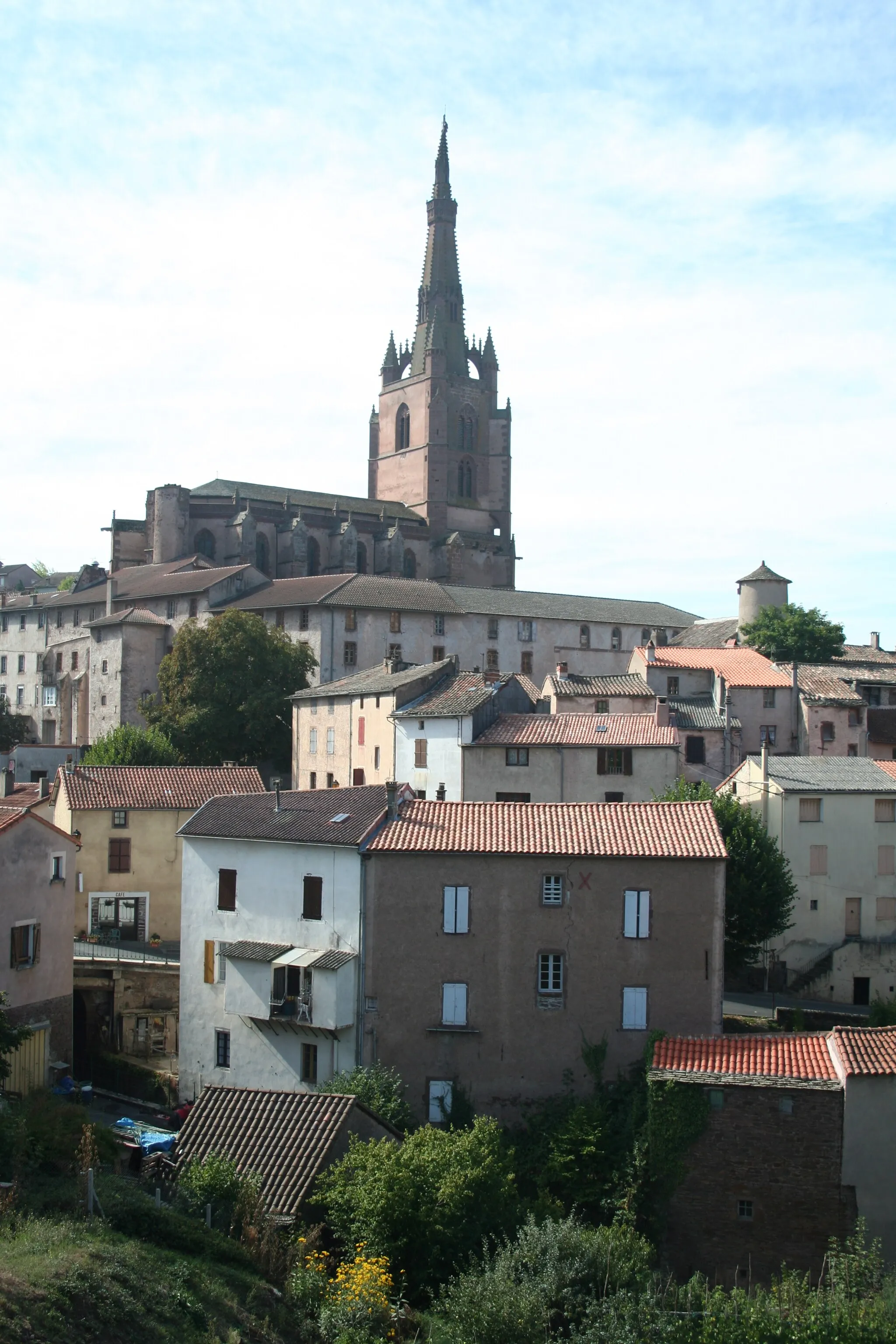 Photo showing: Belmont-sur-Rance (Aveyron) - vue générale du village dominé par la collégiale Notre-Dame-de-l'Assomption.