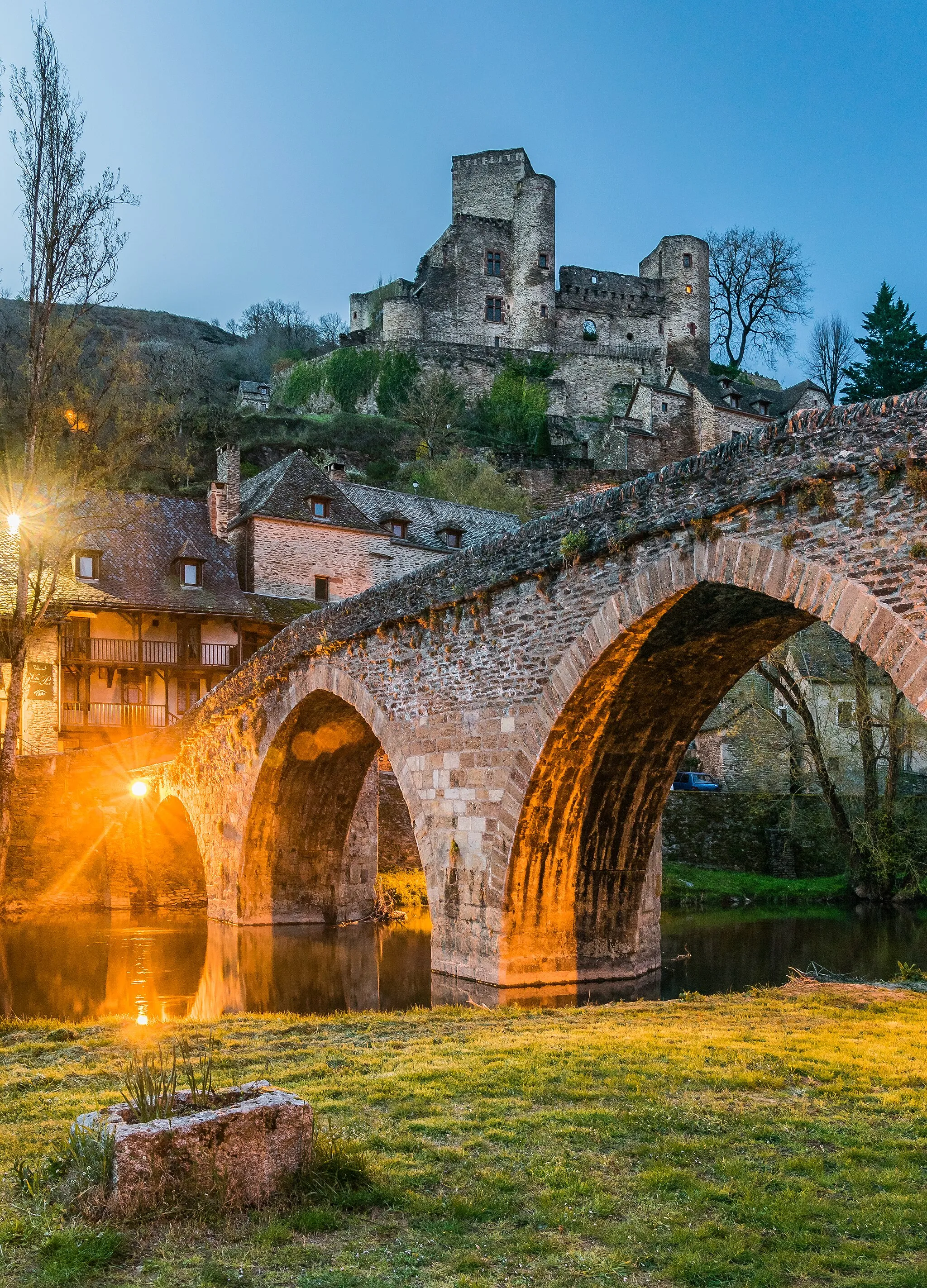 Photo showing: View of the Castle of Belcastel and the old bridge in Belcastel, Aveyron, France