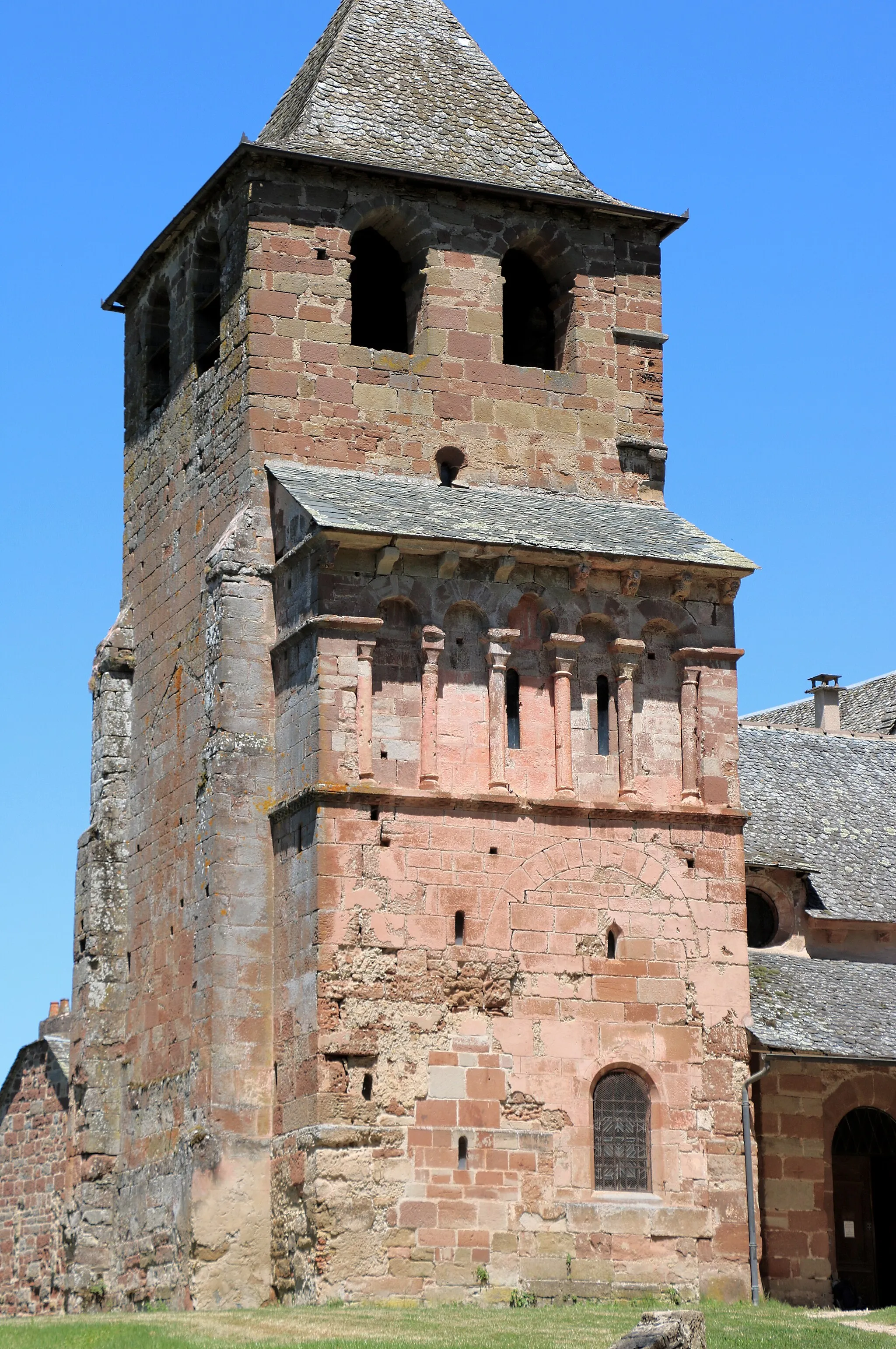 Photo showing: Bessuéjouls - Eglise Saint-Pierre