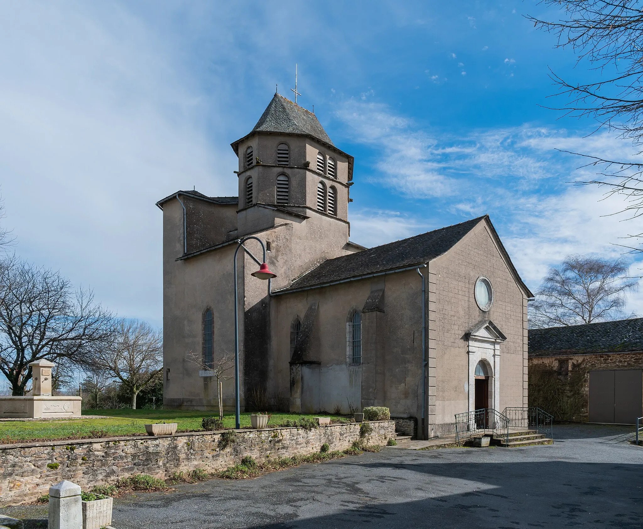 Photo showing: Saint Amans church in Camboulazet, Aveyron, France