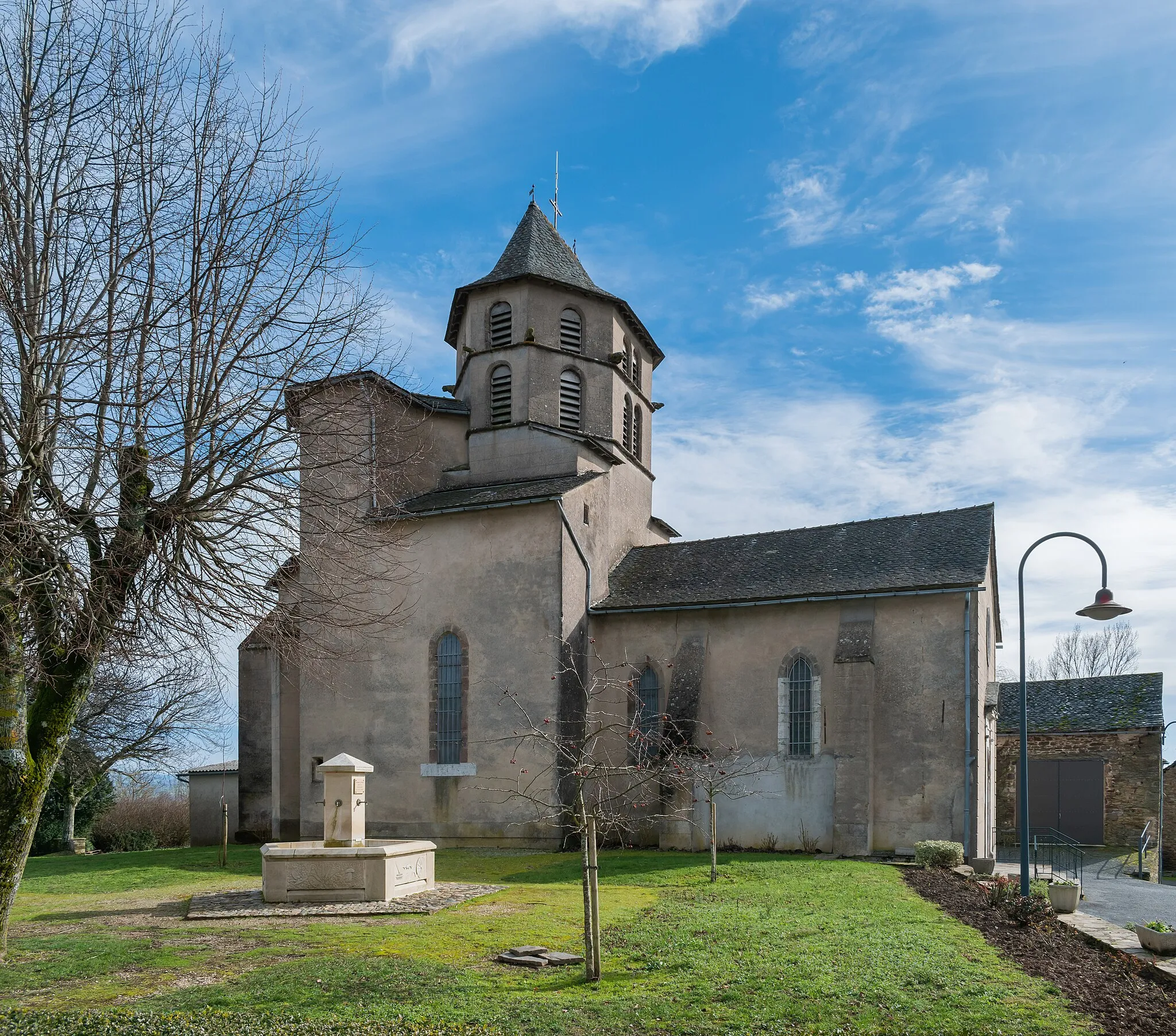 Photo showing: Saint Amans church in Camboulazet, Aveyron, France
