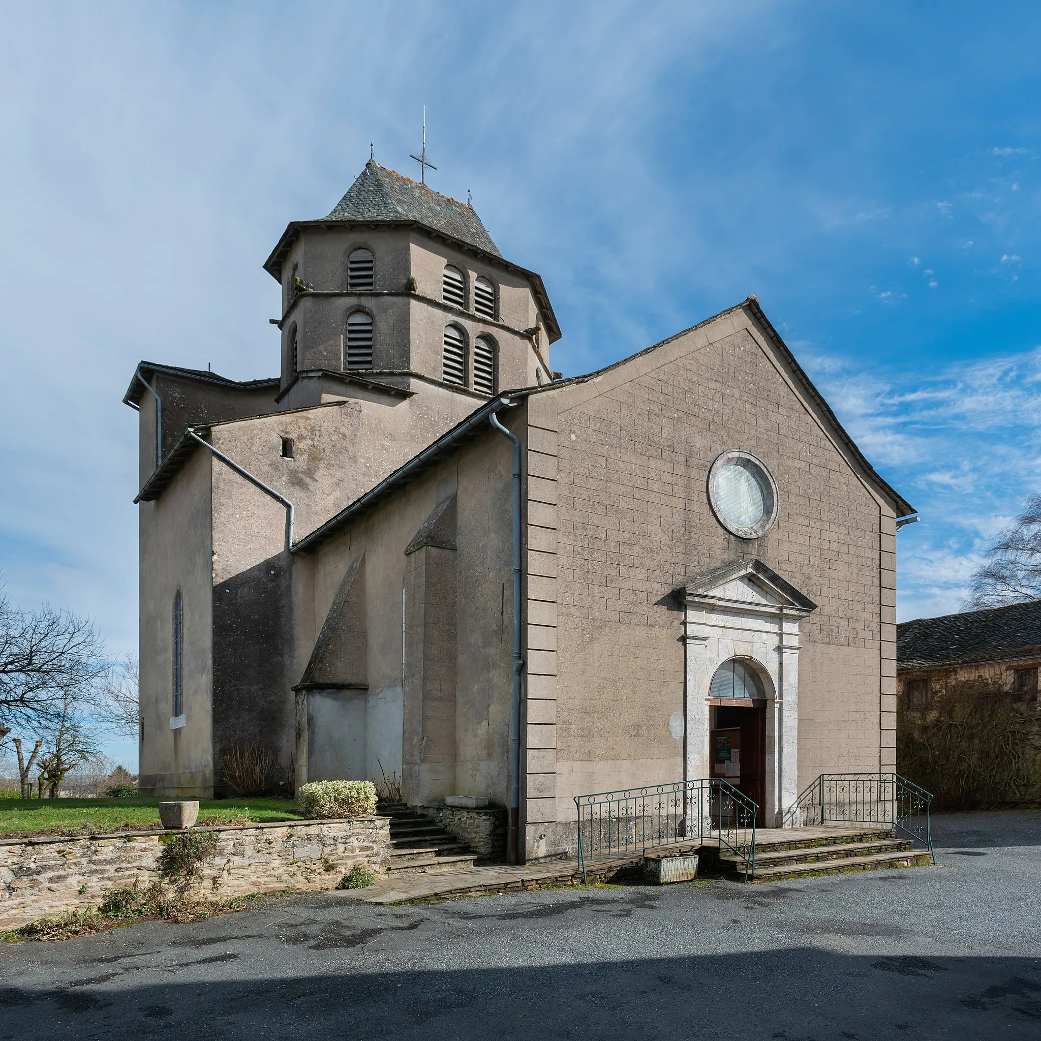 Photo showing: Saint Amans church in Camboulazet, Aveyron, France