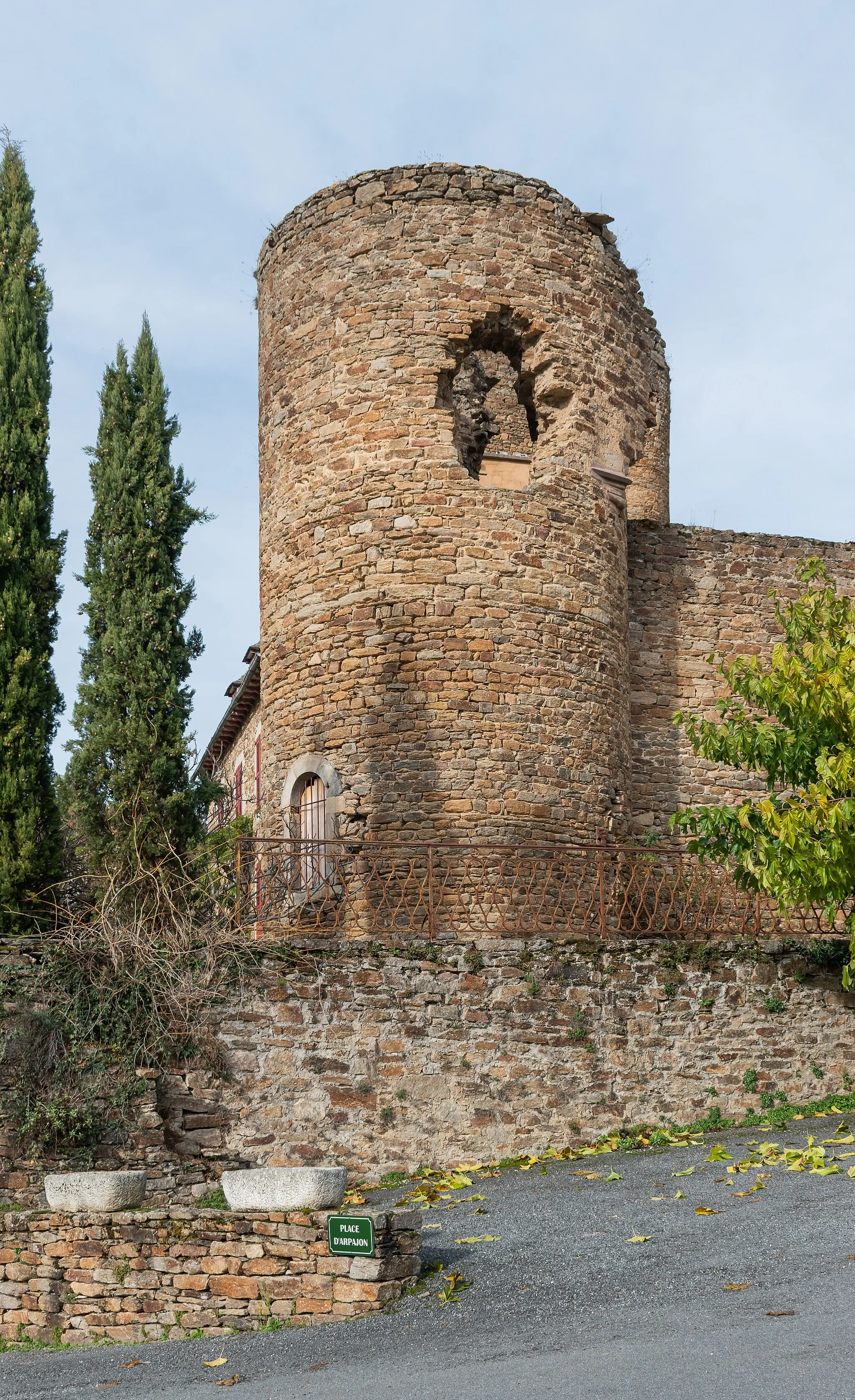 Photo showing: Castle of Calmont, Aveyron, France