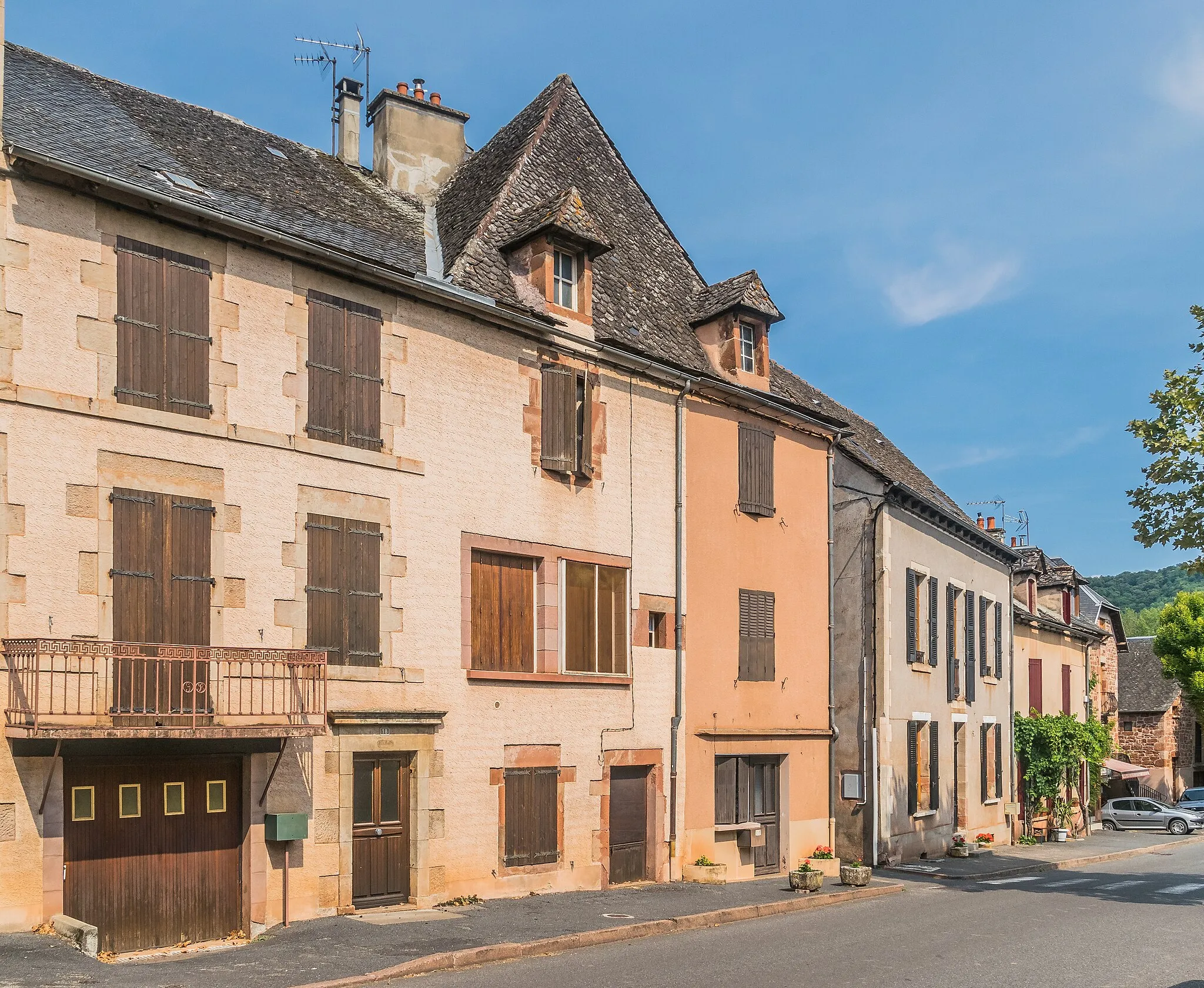 Photo showing: Avenue de la Tour in Clairvaux-d'Aveyron, Aveyron, France