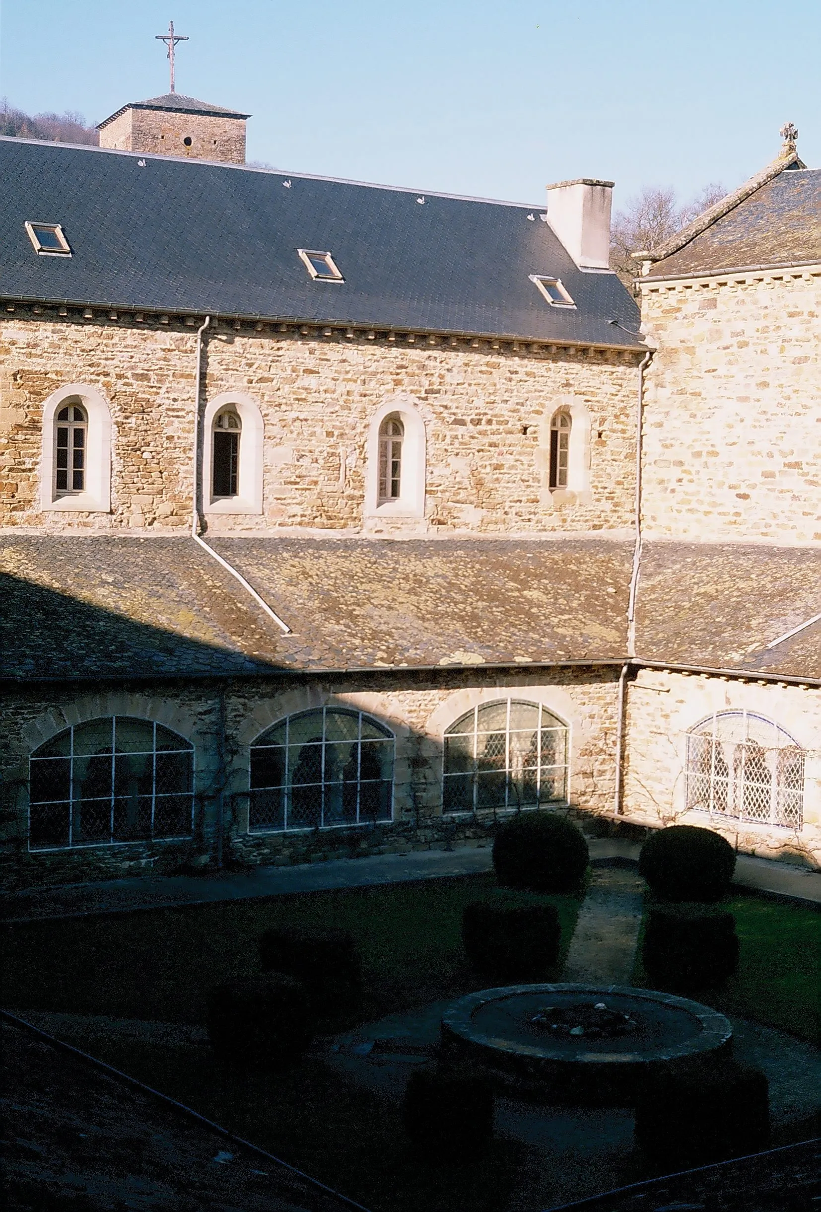 Photo showing: Abbaye de Bonnecombe, cloître, Aveyron, France.