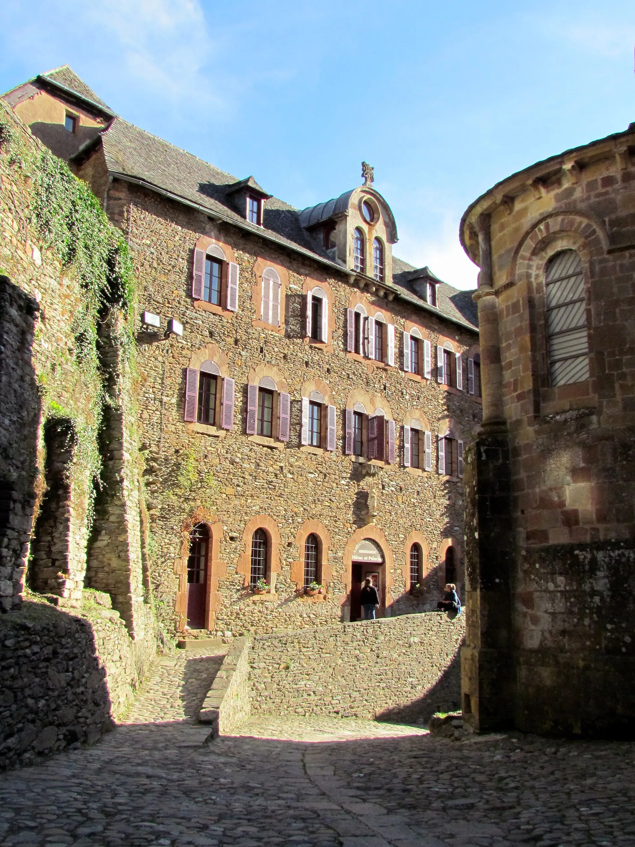 Photo showing: Accueil réservé aux pèlerins à Conques .