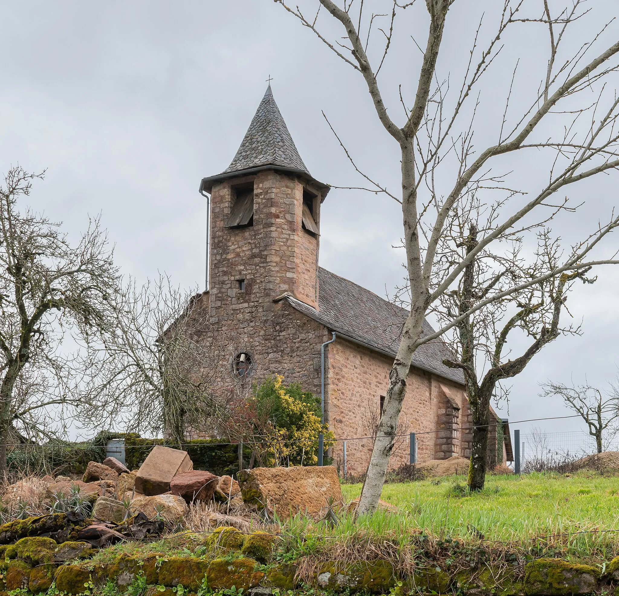 Photo showing: Saint Gerald church in La Capelle del Vern, commune of Escandolières, Aveyron, France
