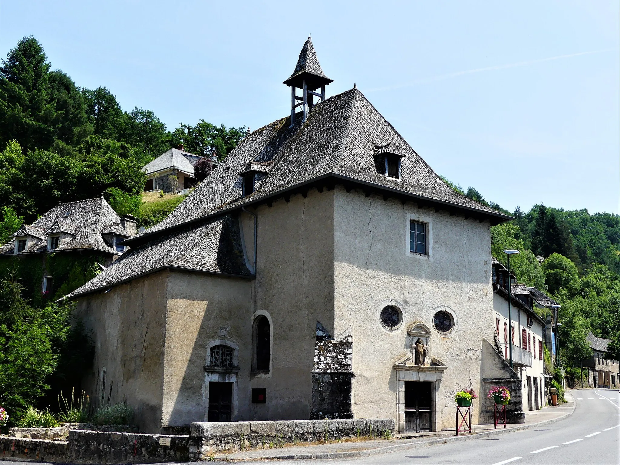 Photo showing: La chapelle Notre-Dame-du-Pontet, Entraygues-sur-Truyère, Aveyron, France.