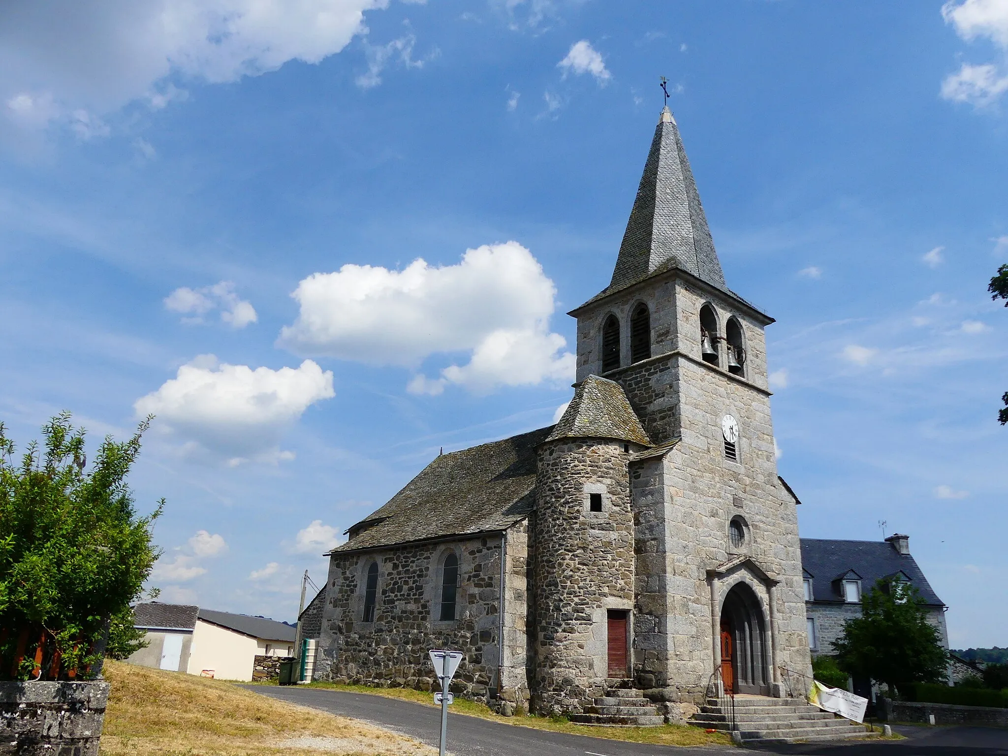 Photo showing: L'église d'Huparlac, Aveyron, France.