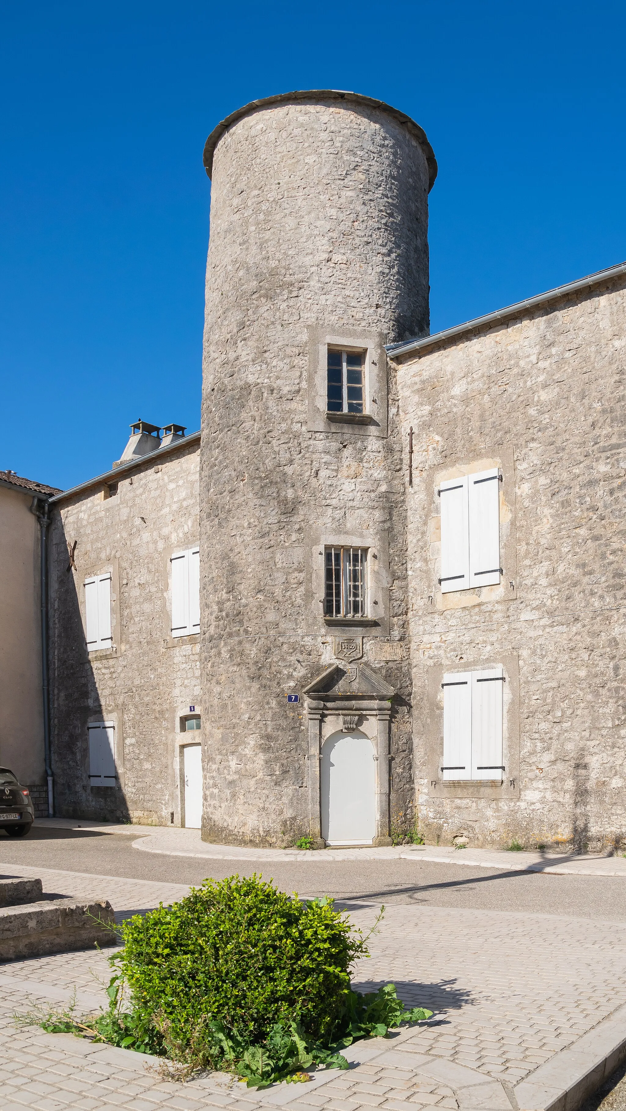 Photo showing: Building at 5-7 place de l'Église in La Cavalerie, Aveyron, France