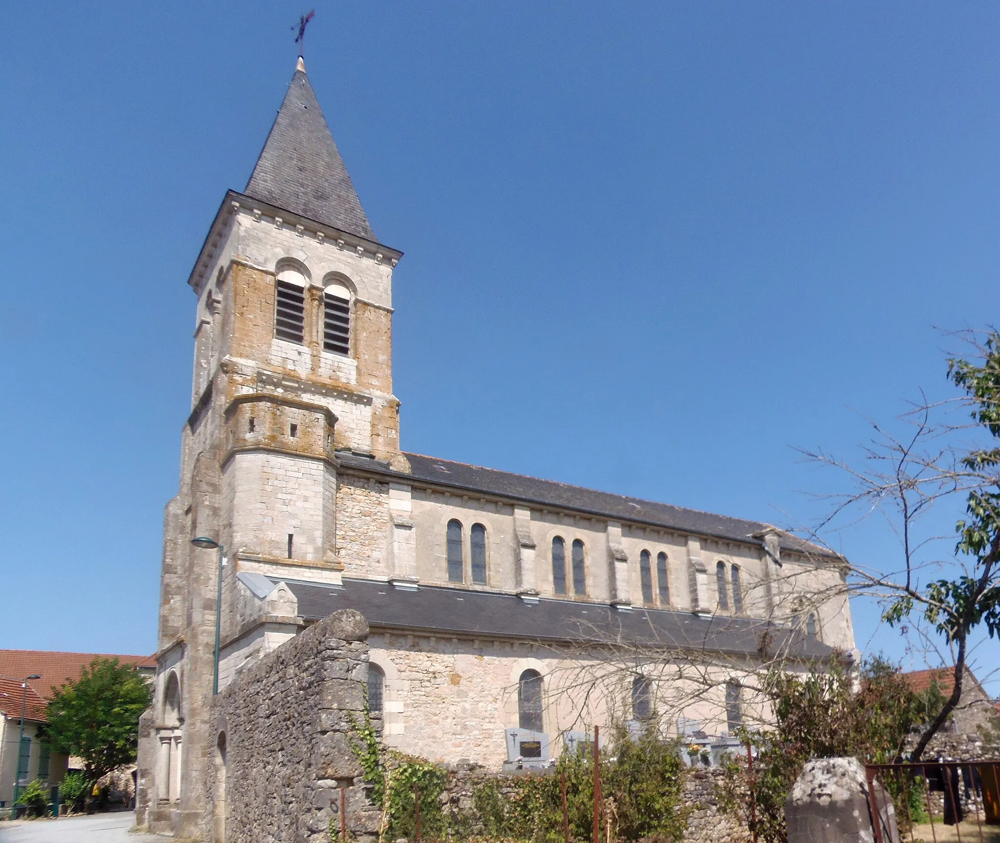 Photo showing: La Capelle-Balaguier (Occitanie, France). L'église Saint-Pierre.