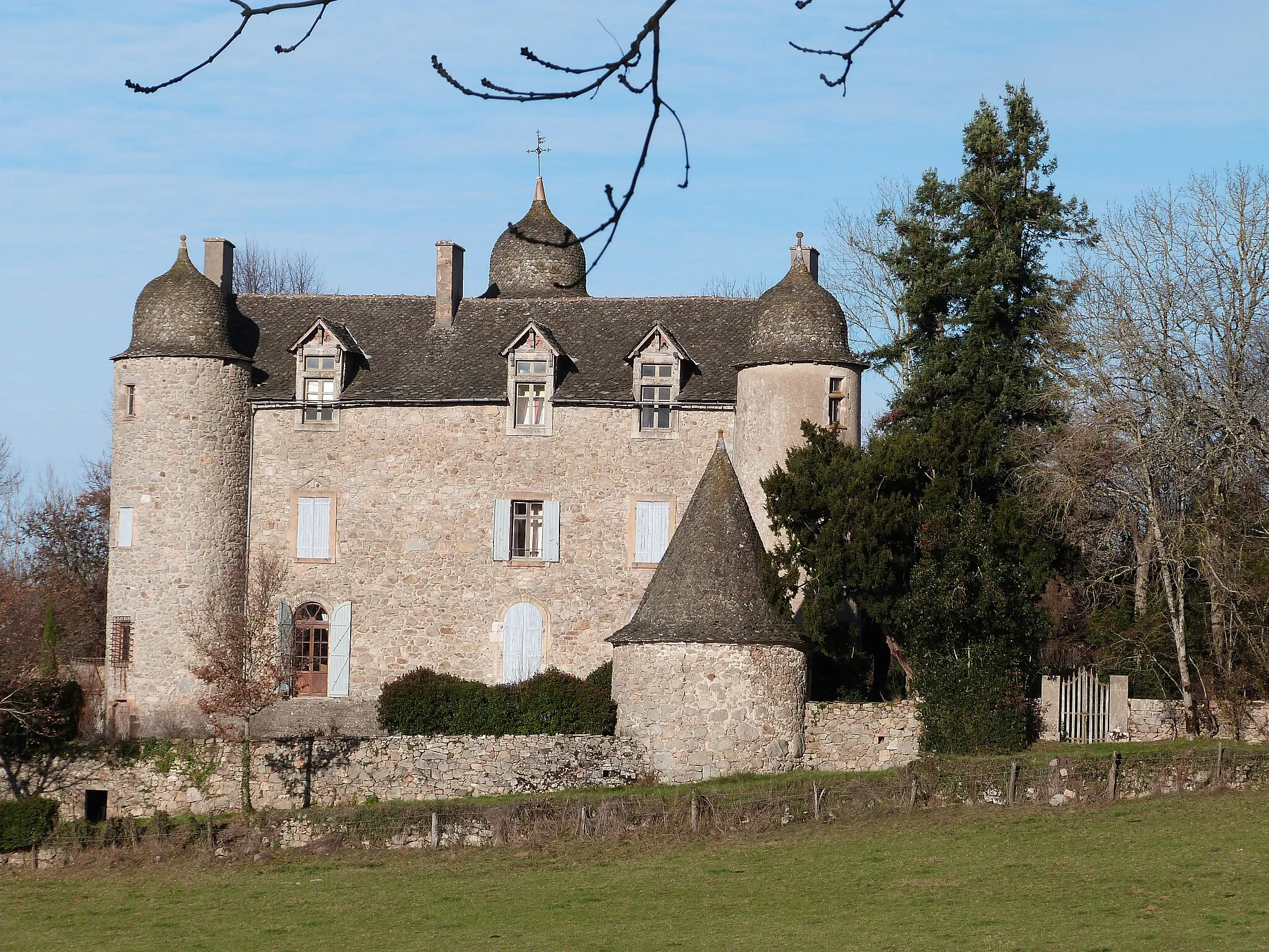 Photo showing: This building is indexed in the base Mérimée, a database of architectural heritage maintained by the French Ministry of Culture, under the reference PA00094038 .