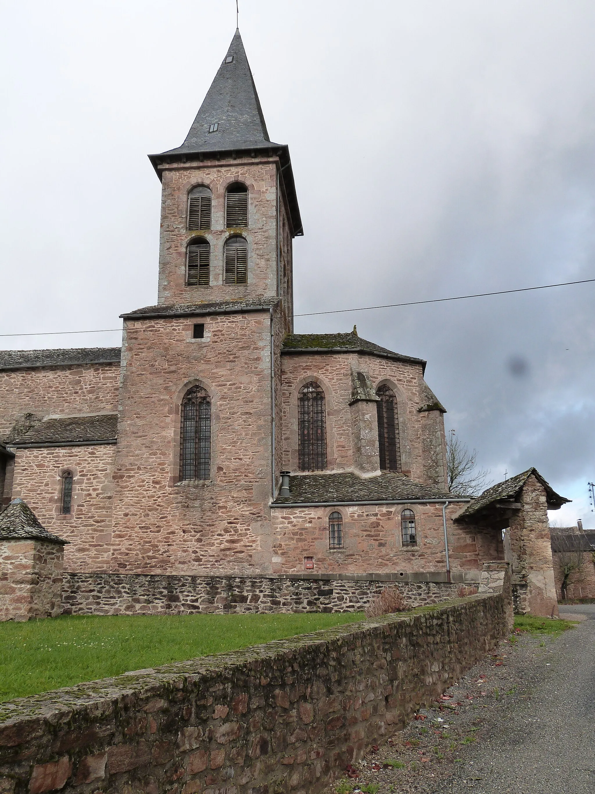Photo showing: Eglise du hameau de Naves (Manhac)