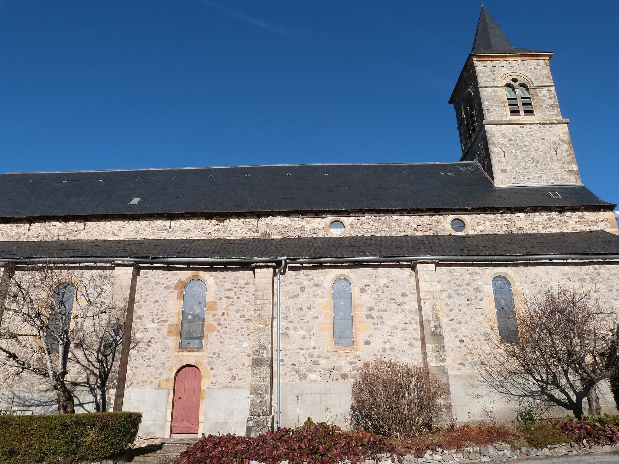 Photo showing: Façade sud de l'église Saint-Hilaire ( dans le bourg à Maleville)